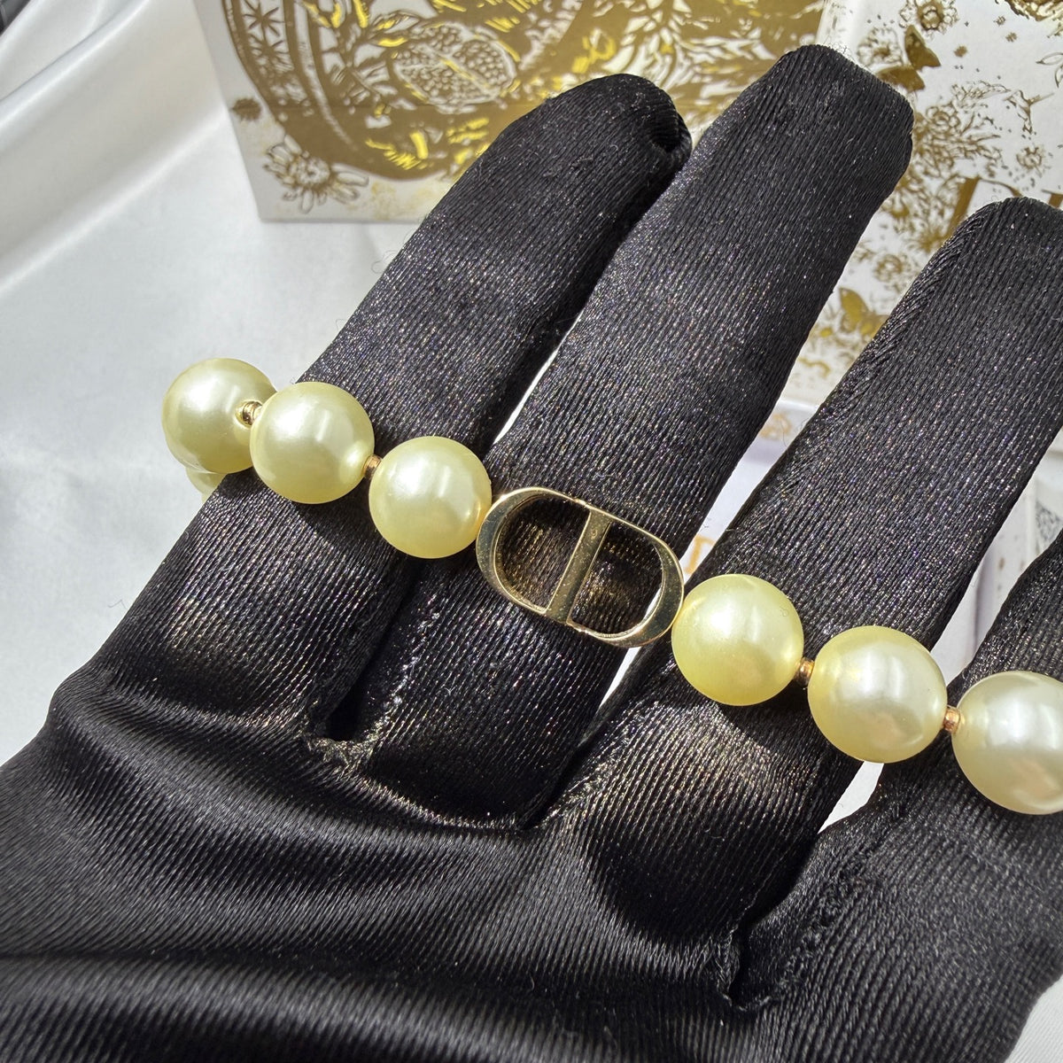 Dior - Other - Gold-tone metal with resin pearls - White