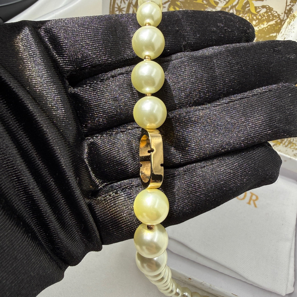 Dior - Other - Gold-tone metal with resin pearls - White