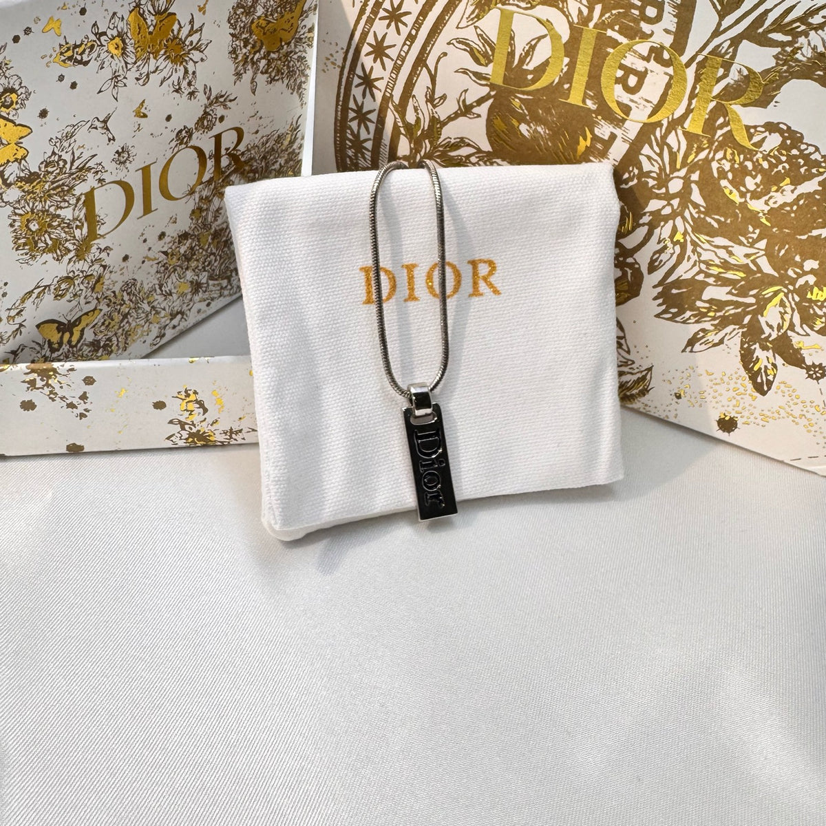 Dior - Other - Silver-tone metal; exact composition is not confirmed. - Silver