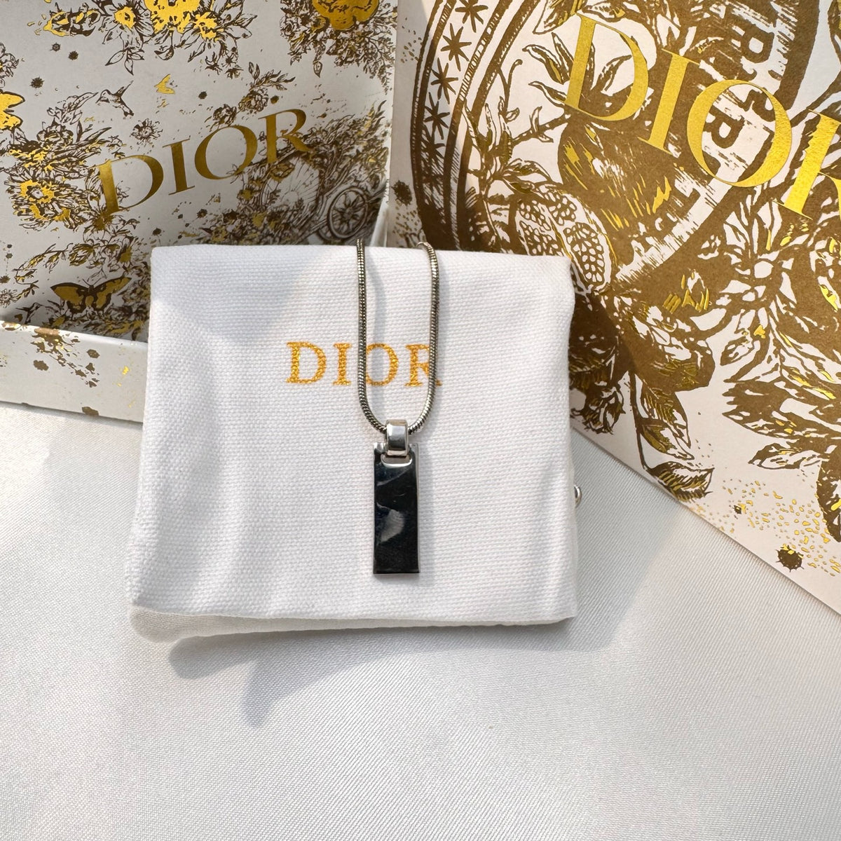 Dior - Other - Silver-tone metal; exact composition is not confirmed. - Silver