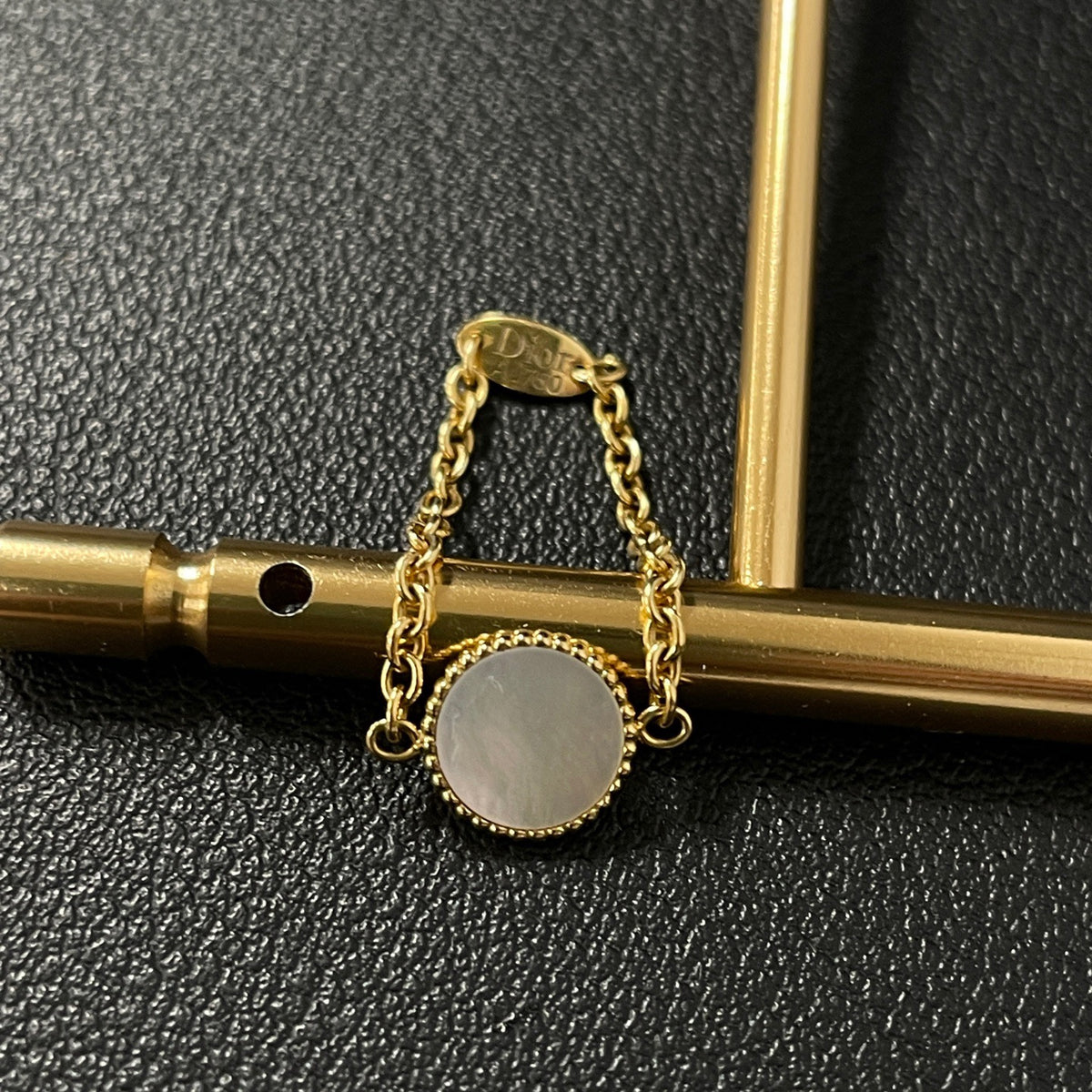 Dior - Rose des Vents - 18K yellow gold, white mother-of-pearl and diamond - Gold - (53)