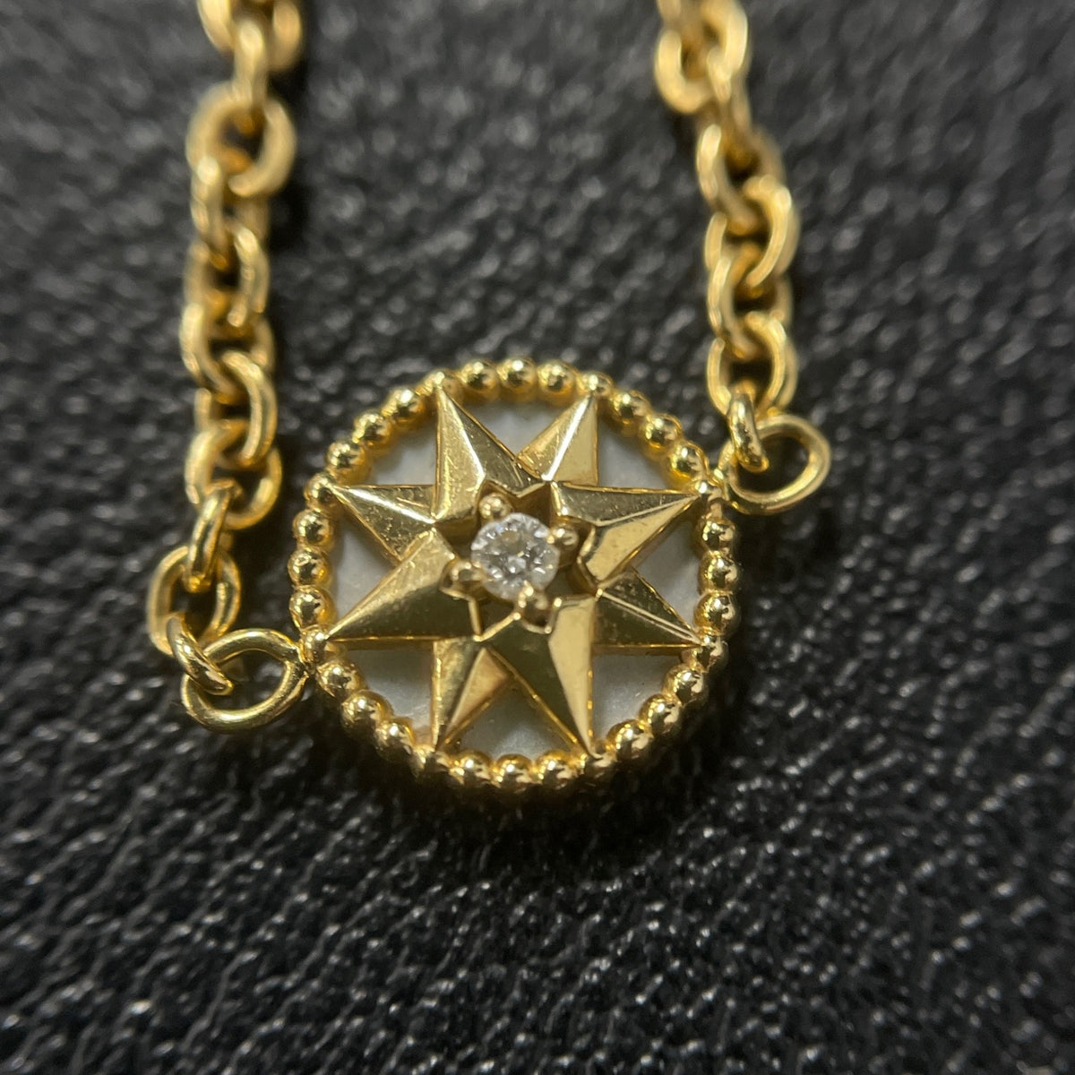 Dior - Rose des Vents - 18K yellow gold, white mother-of-pearl and diamond - Gold - (53)