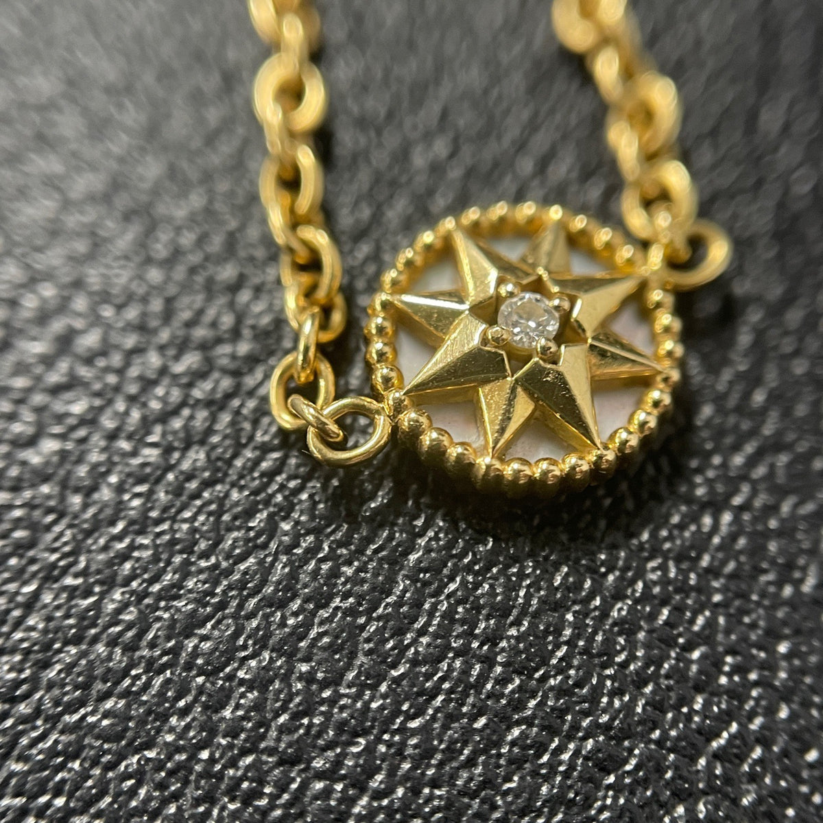 Dior - Rose des Vents - 18K yellow gold, white mother-of-pearl and diamond - Gold - (53)