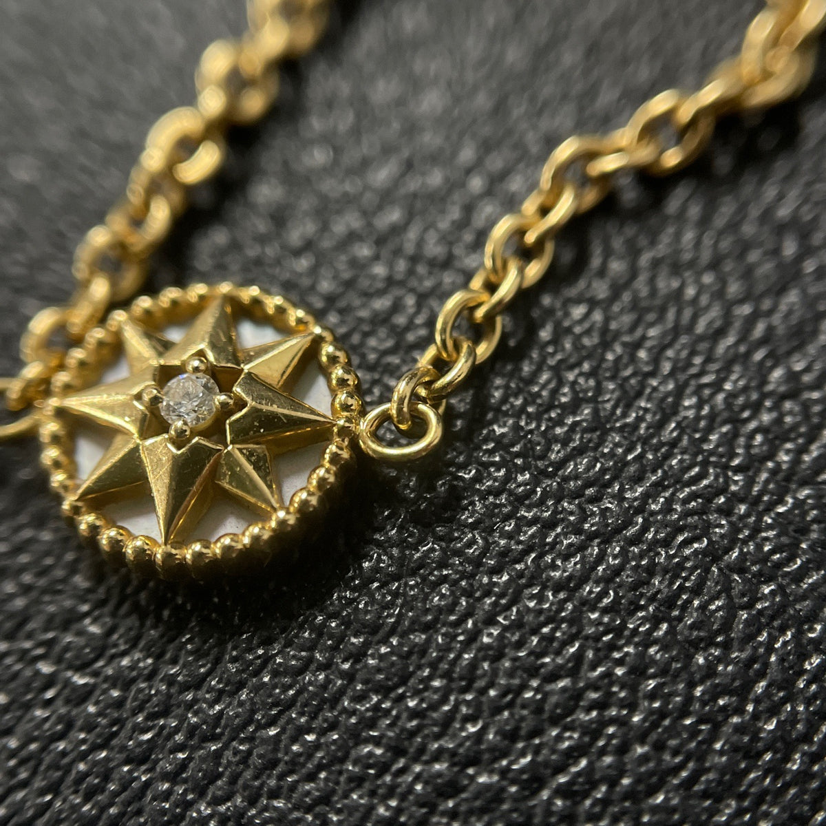 Dior - Rose des Vents - 18K yellow gold, white mother-of-pearl and diamond - Gold - (53)