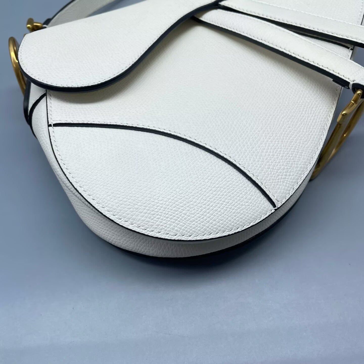 Dior - Saddle Bag - Grained leather - White with Gold-Tone Hardware - (Medium)
