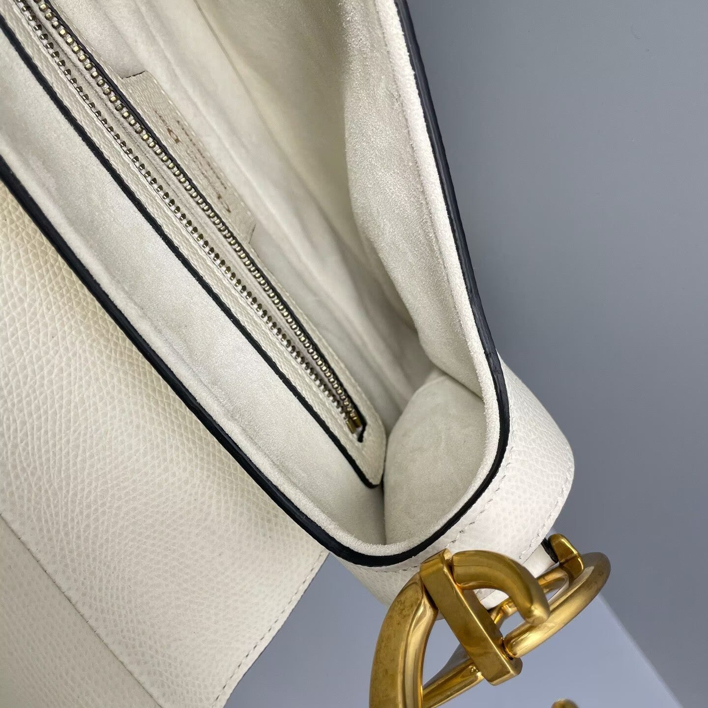 Dior - Saddle Bag - Grained leather - White with Gold-Tone Hardware - (Medium)