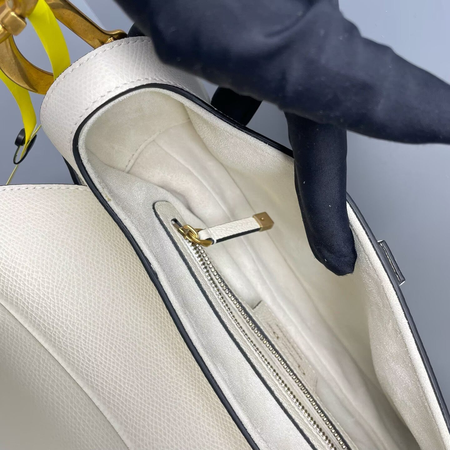 Dior - Saddle Bag - Grained leather - White with Gold-Tone Hardware - (Medium)