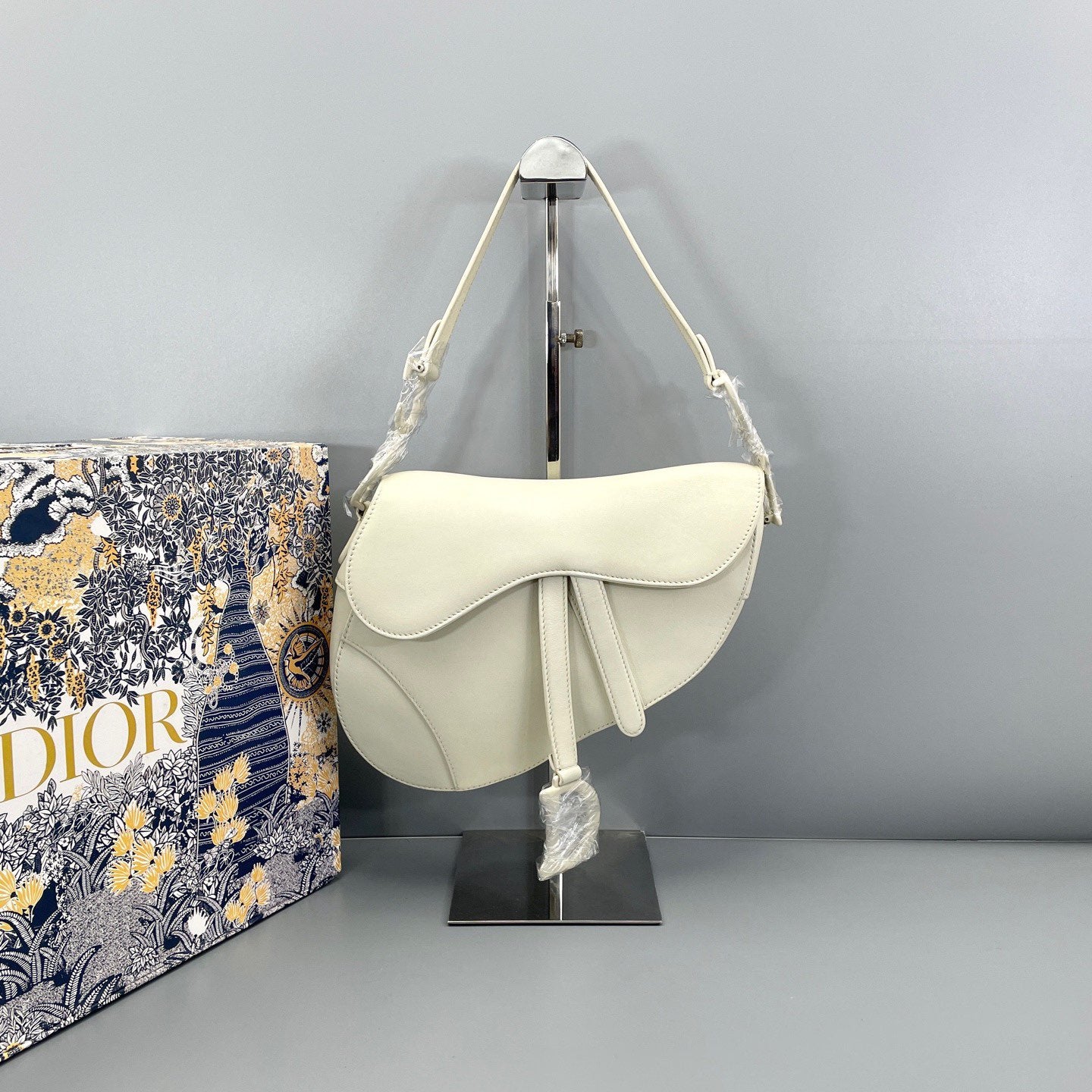 Dior - Saddle Bag - Leather - White - (medium)