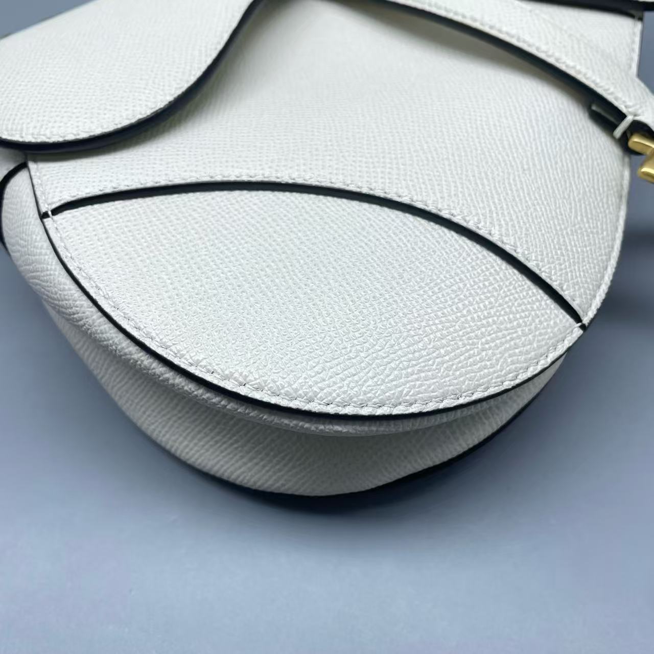Dior - Saddle - Grained calfskin leather - White with Black Trim and Gold-Tone Hardware - (medium)
