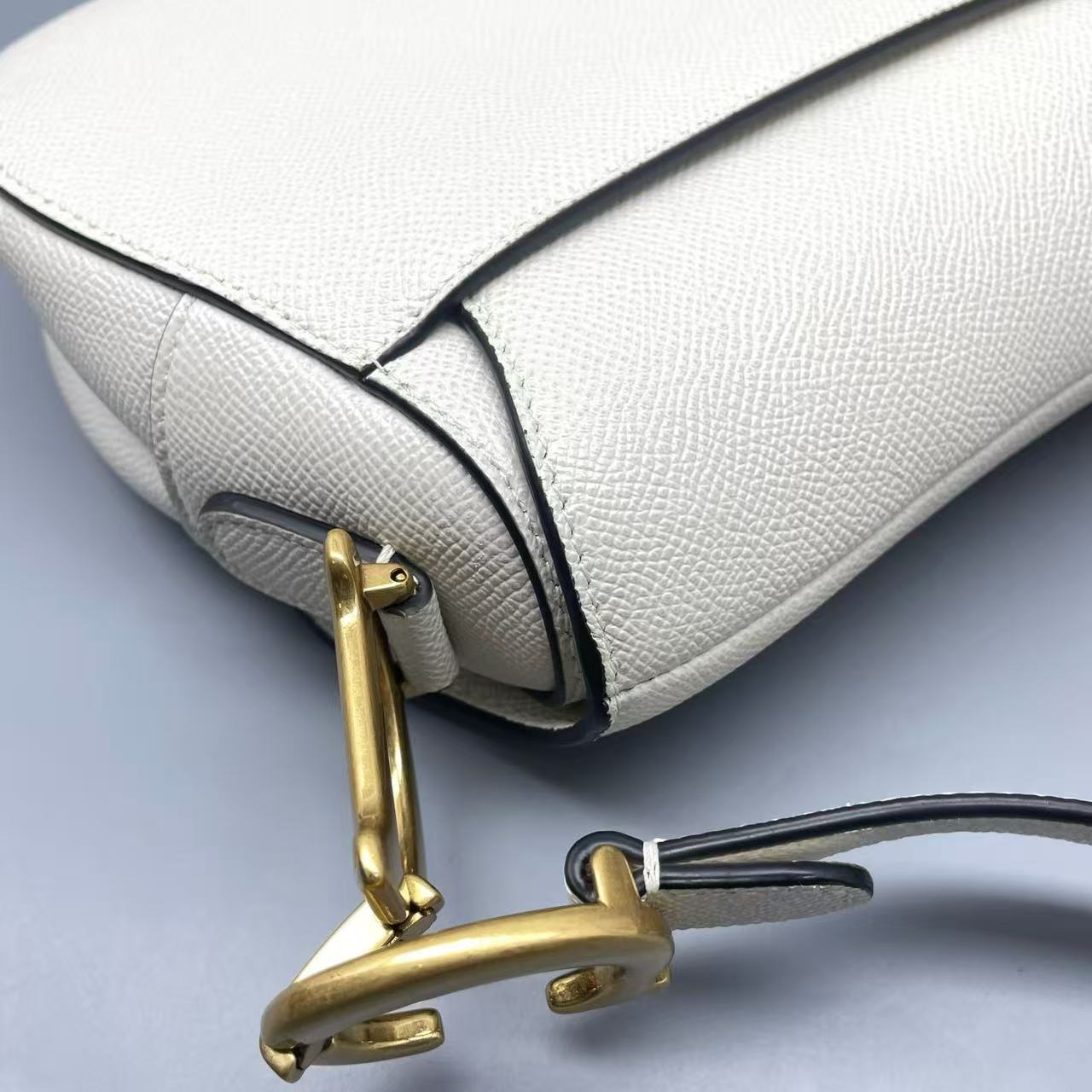 Dior - Saddle - Grained calfskin leather - White with Black Trim and Gold-Tone Hardware - (medium)