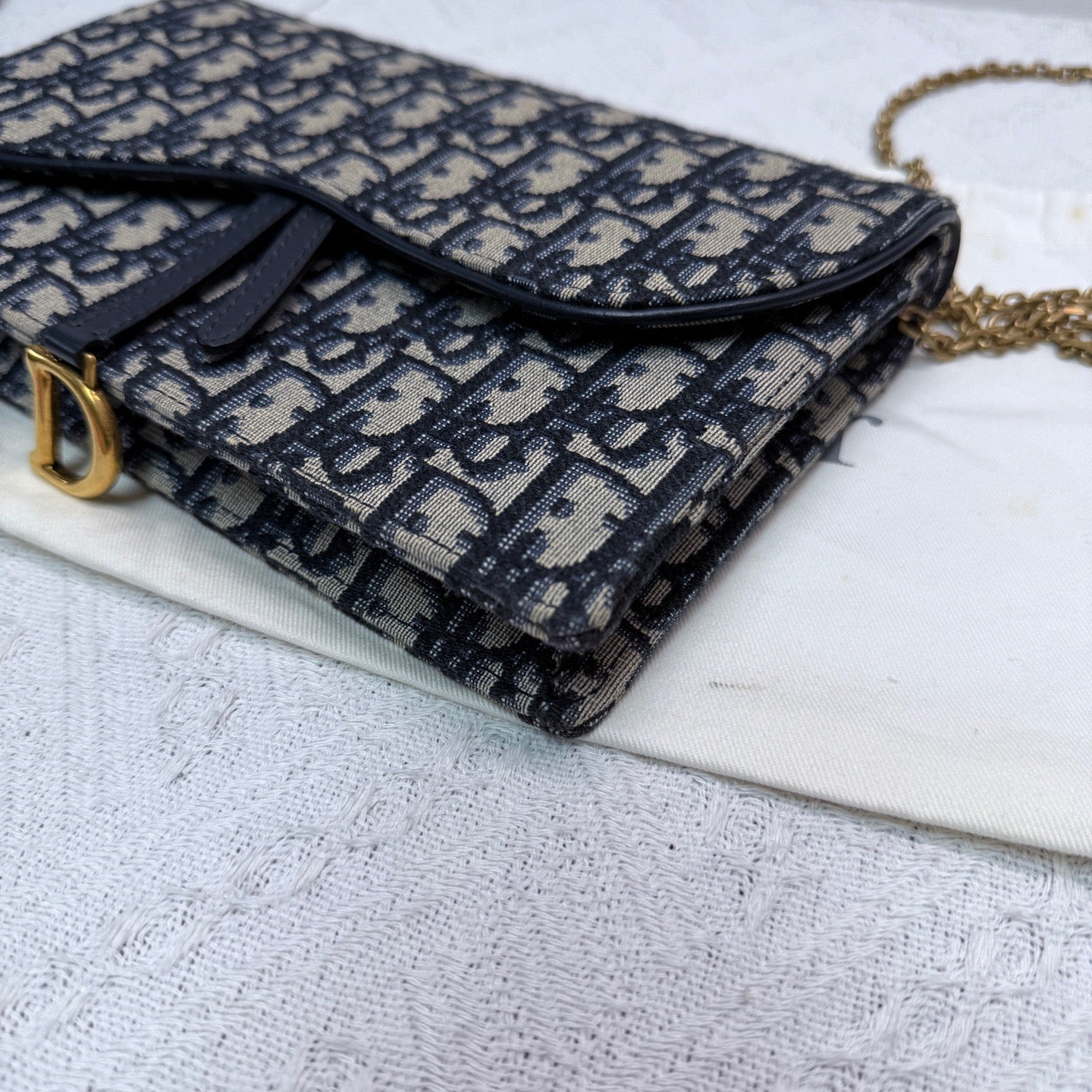 Dior - Saddle WOC (Wallet on Chain) - Dior Oblique jacquard canvas with calfskin leather trim - Beige and Navy with Gold-Tone Hardware - (Standard)
