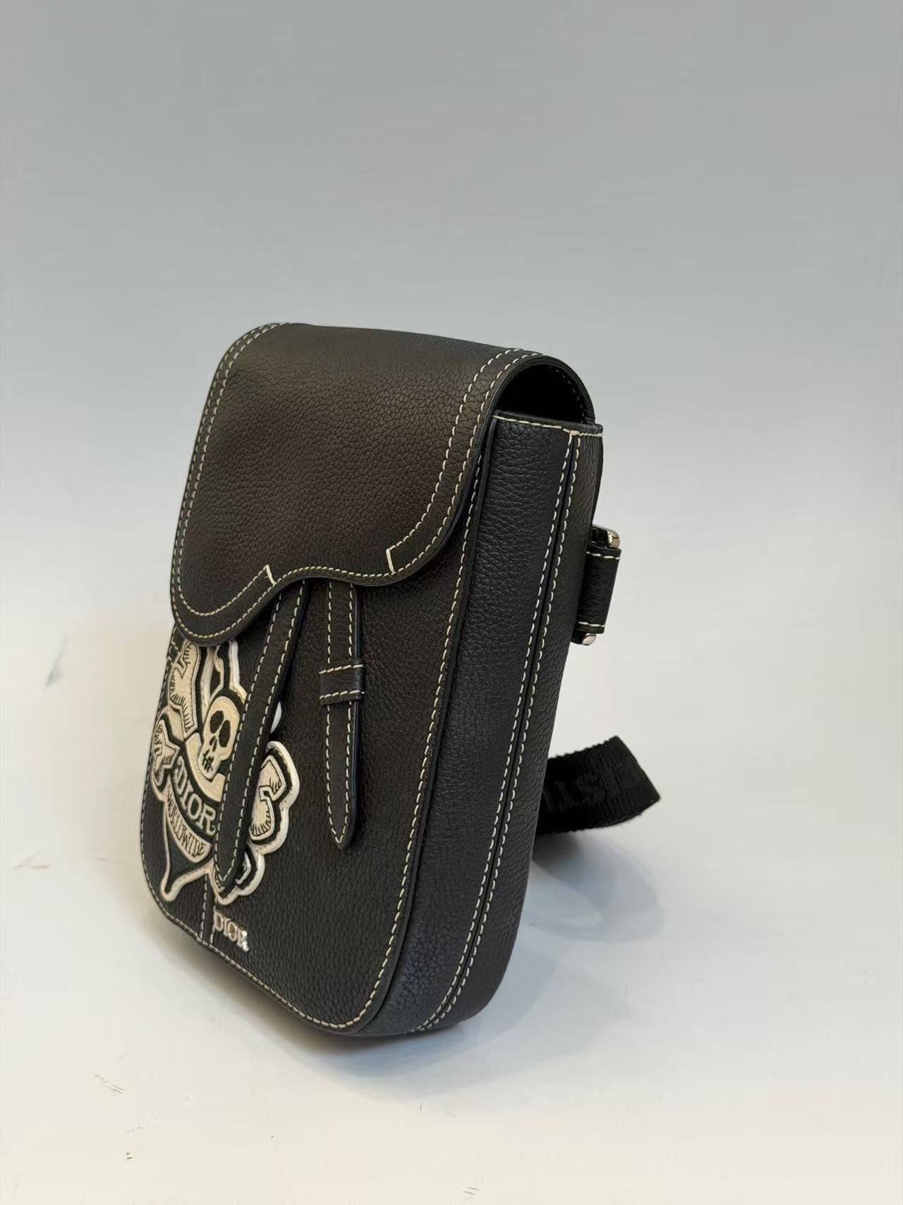 Dior - Stussy Collaboration Vertical Saddle Bag - Grained leather - Black - (mini)