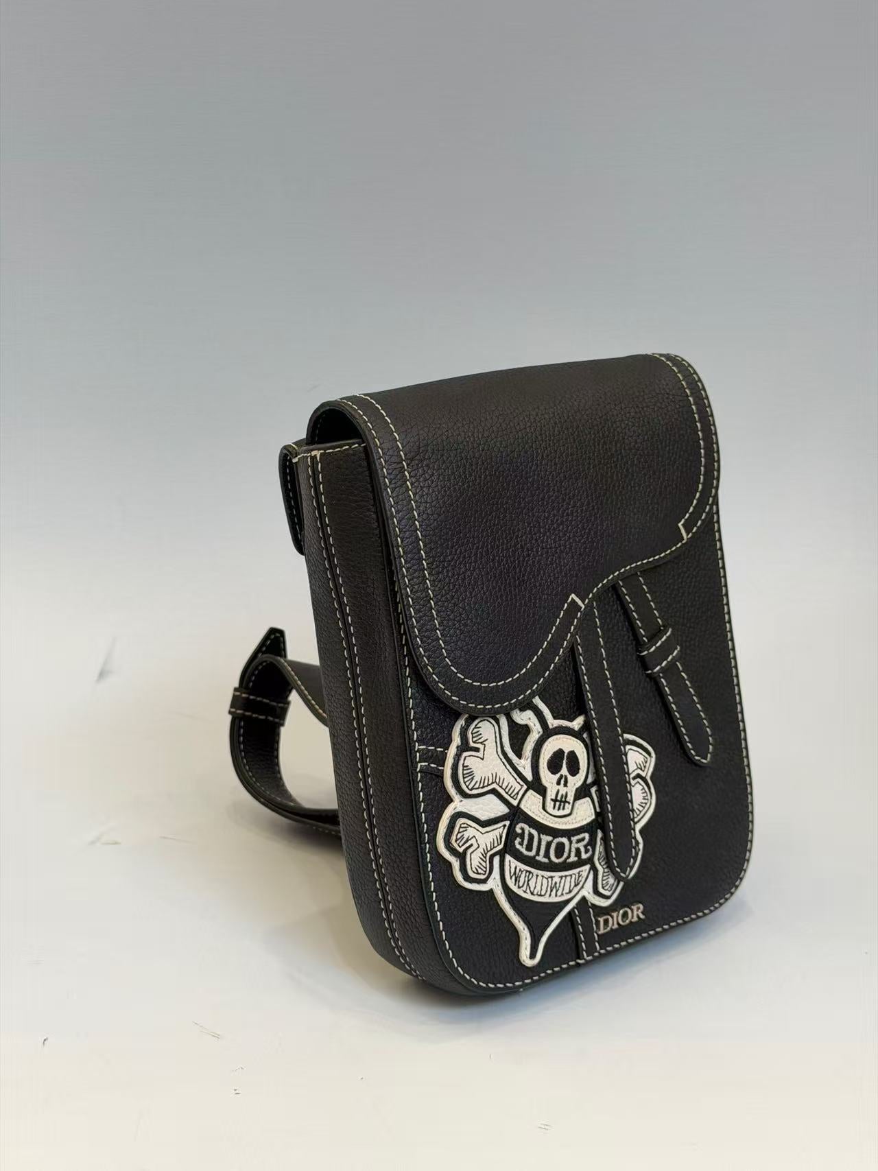 Dior - Stussy Collaboration Vertical Saddle Bag - Grained leather - Black - (mini)
