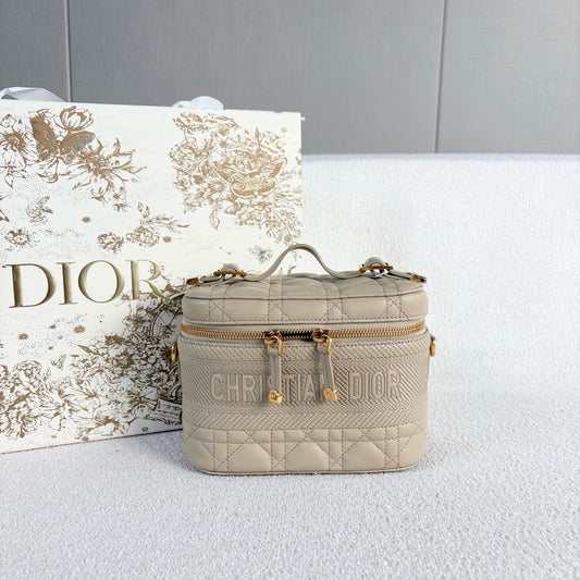 Dior - Travel Vanity Case - Lambskin leather - Beige - (small)
