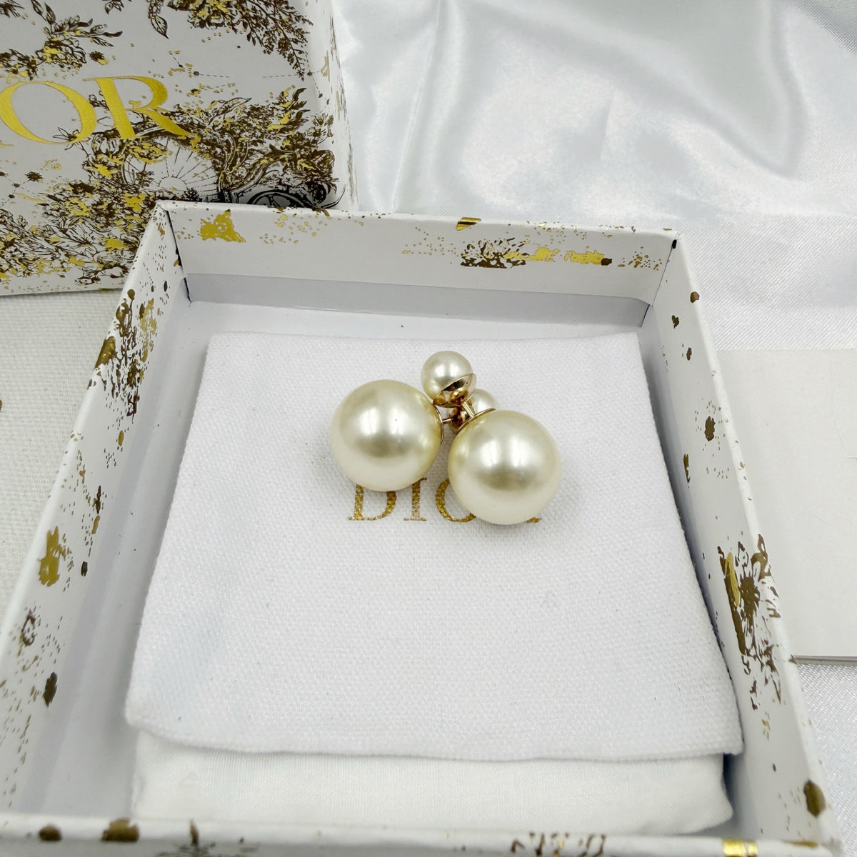 Dior - Tribales - Gold-tone metal with resin pearls - White