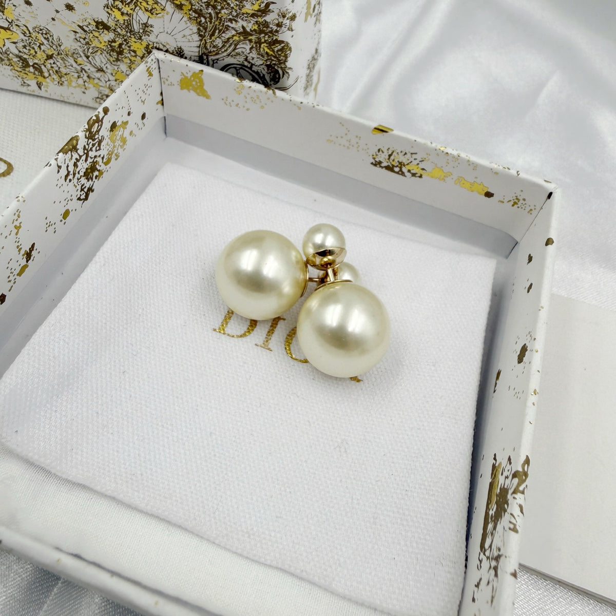 Dior - Tribales - Gold-tone metal with resin pearls - White