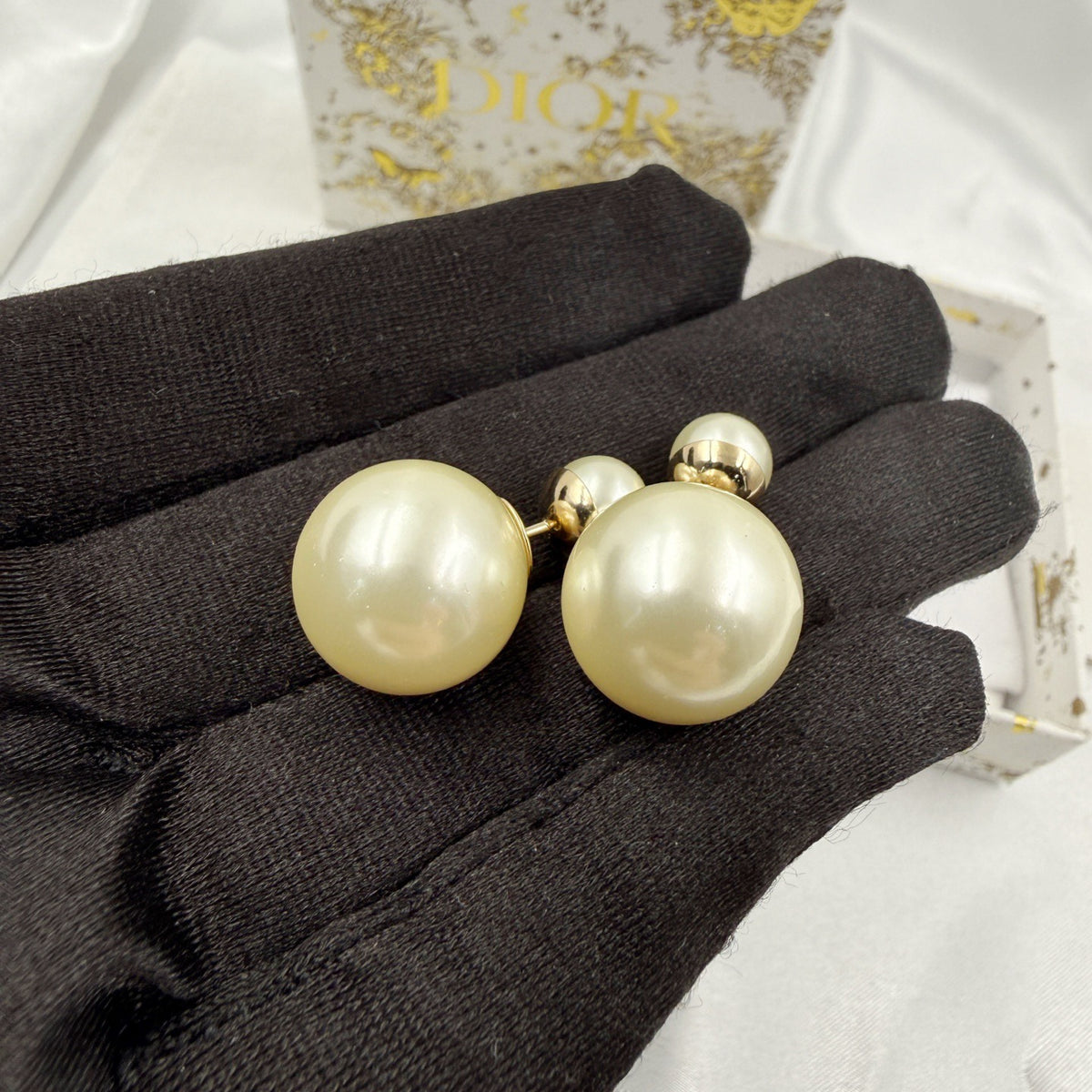 Dior - Tribales - Gold-tone metal with resin pearls - White