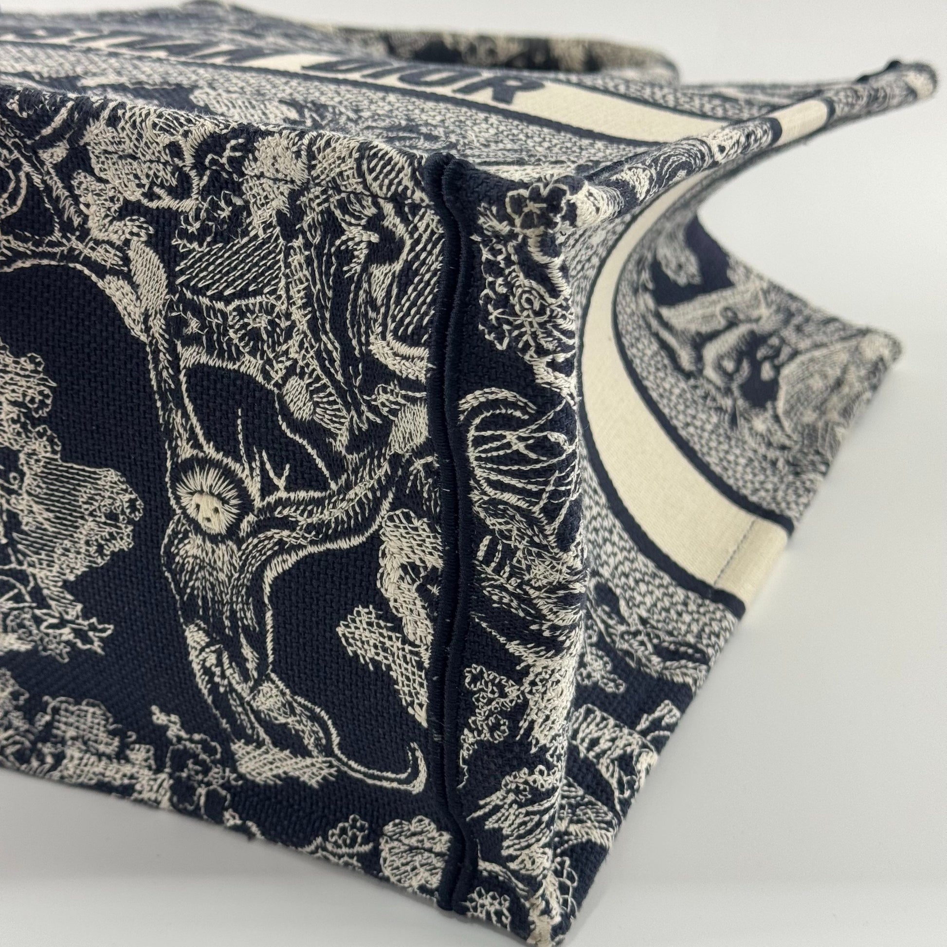 Dior Animal Zoo Embroidery Tote Cloth Multicolour JG010-013000328062 - view 13