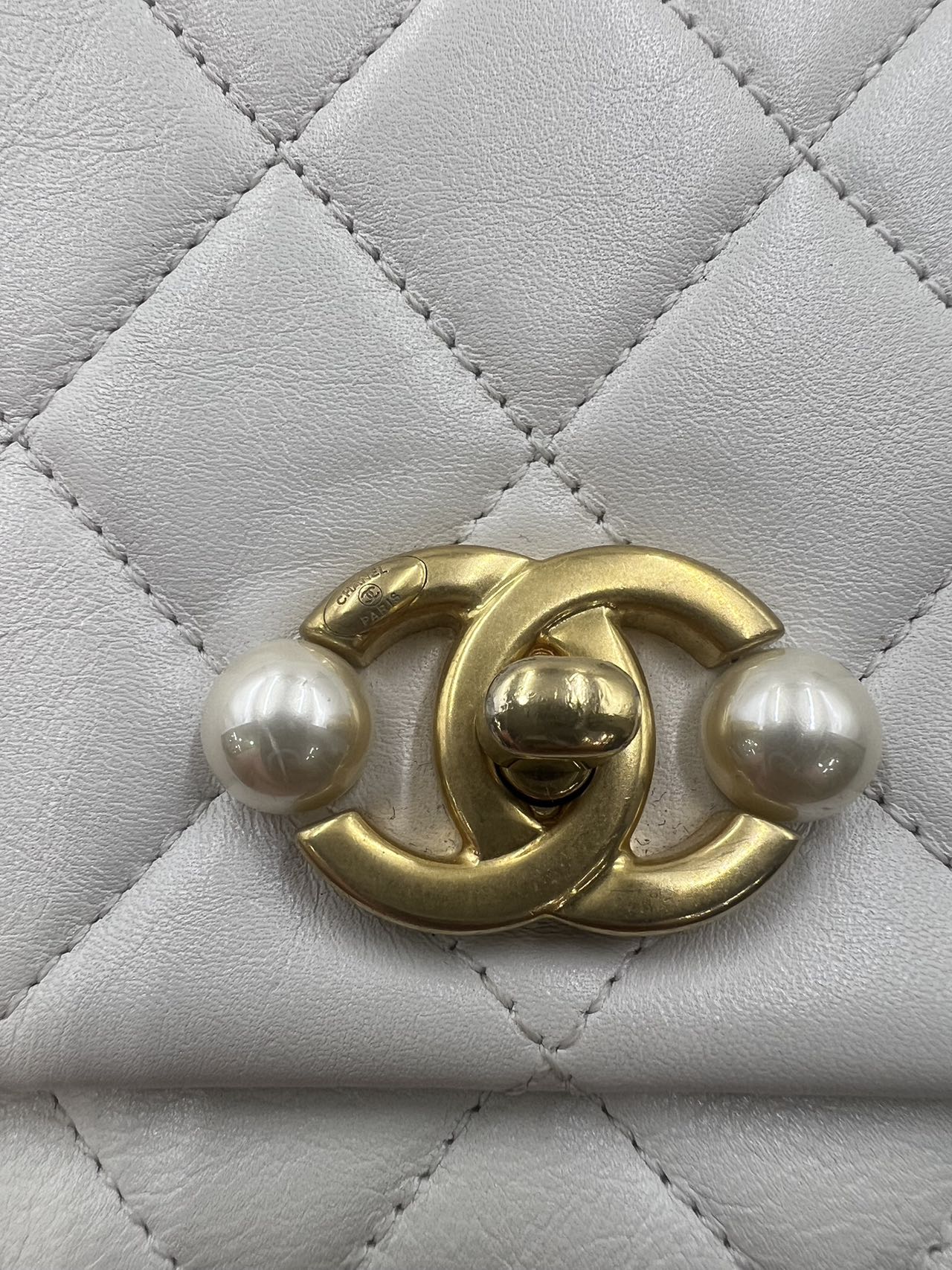 Chanel - Classic Flap Bag with Pearl Embellishments - Lambskin leather - White - (Small)