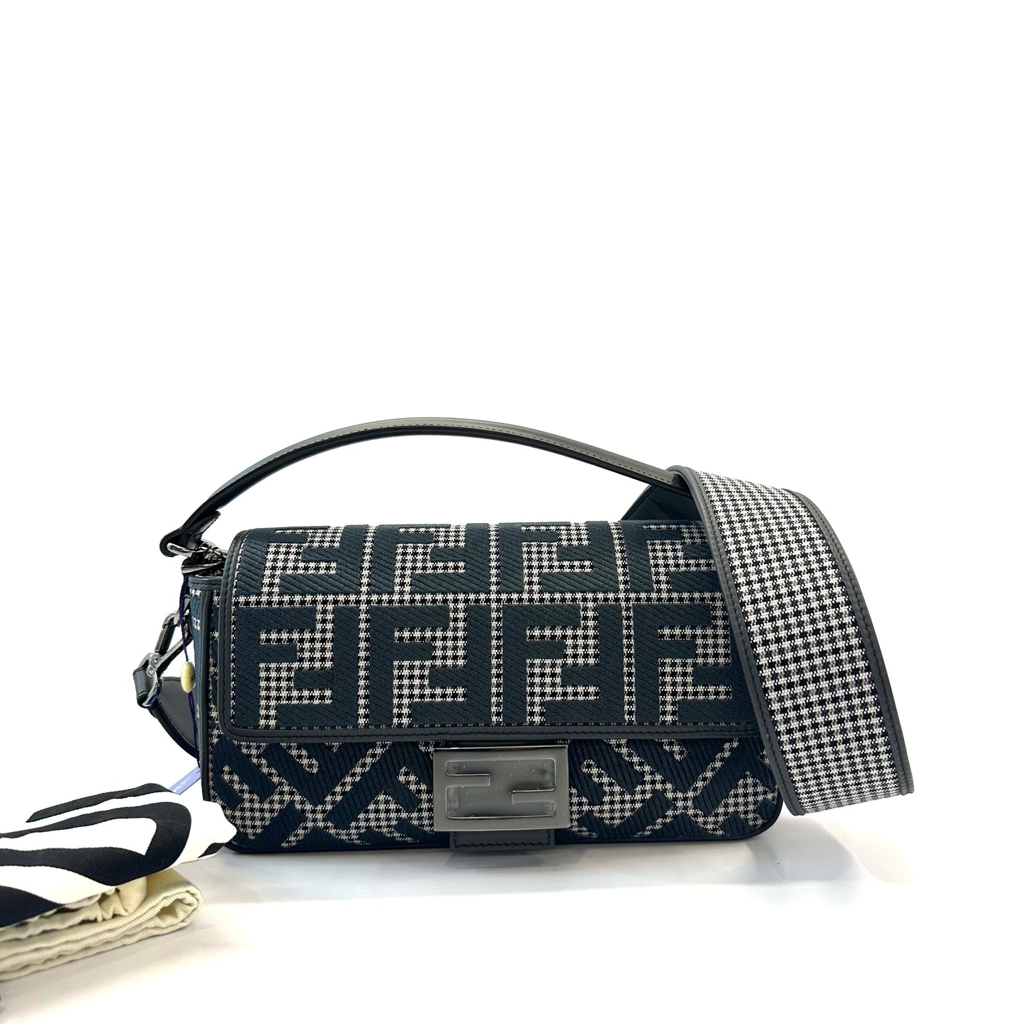 Fendi - Baguette - Cloth - Grey