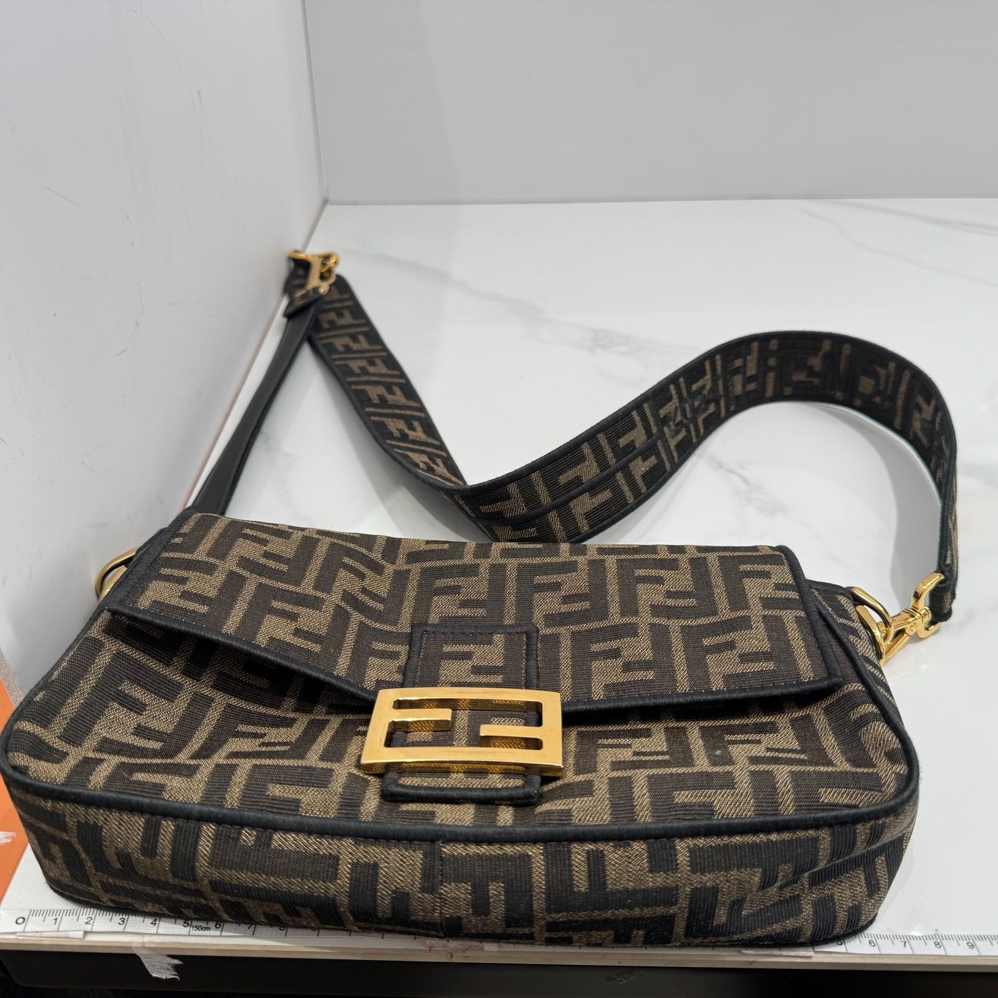 Fendi - Baguette - Canvas and Leather - Brown - (Medium)