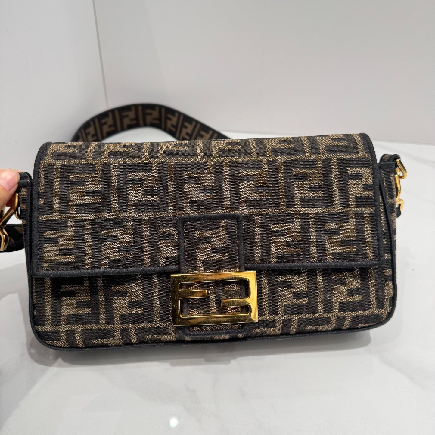 Fendi - Baguette - Canvas and Leather - Brown - (Medium)