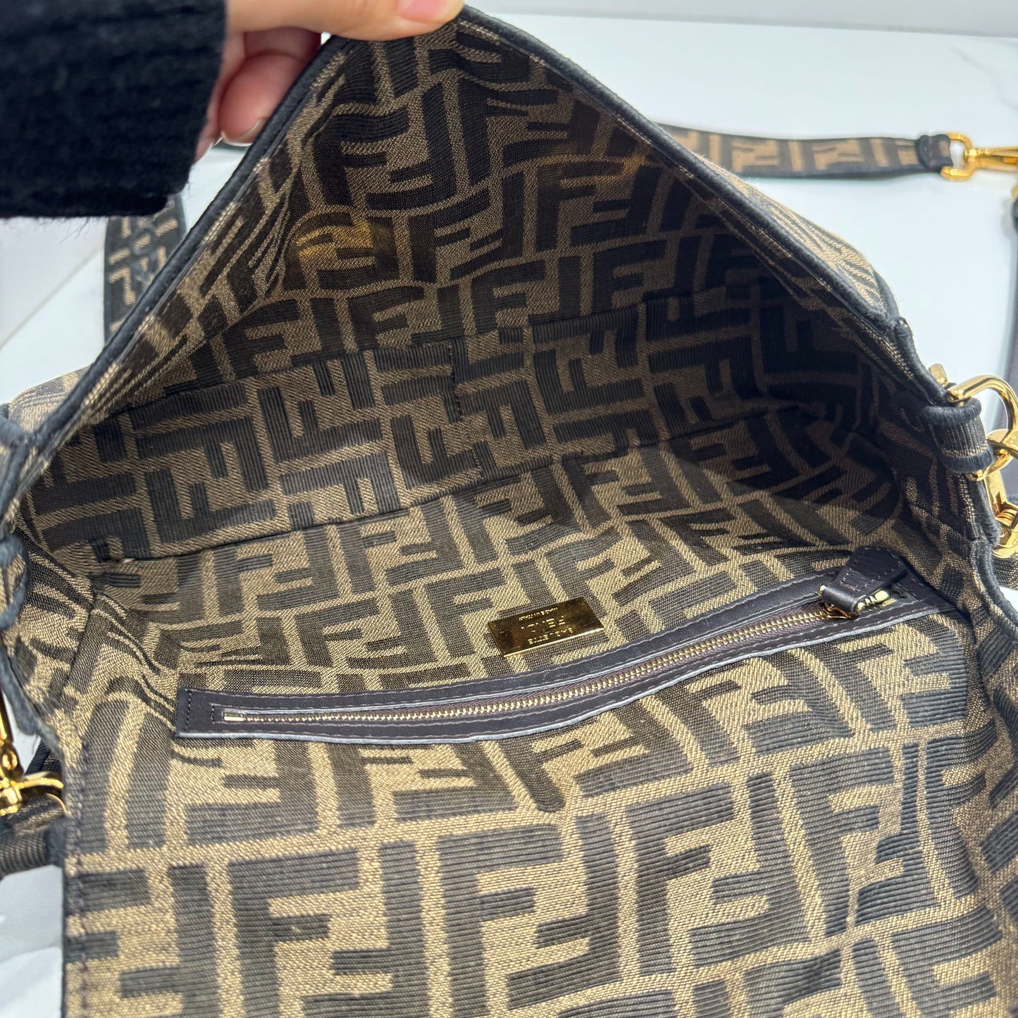 Fendi - Baguette - Canvas and Leather - Brown - (Medium)