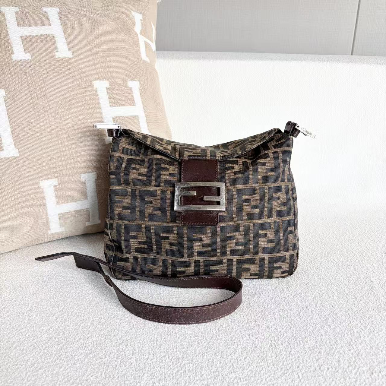 Fendi - Baguette - Canvas and Leather - Brown - (small)
