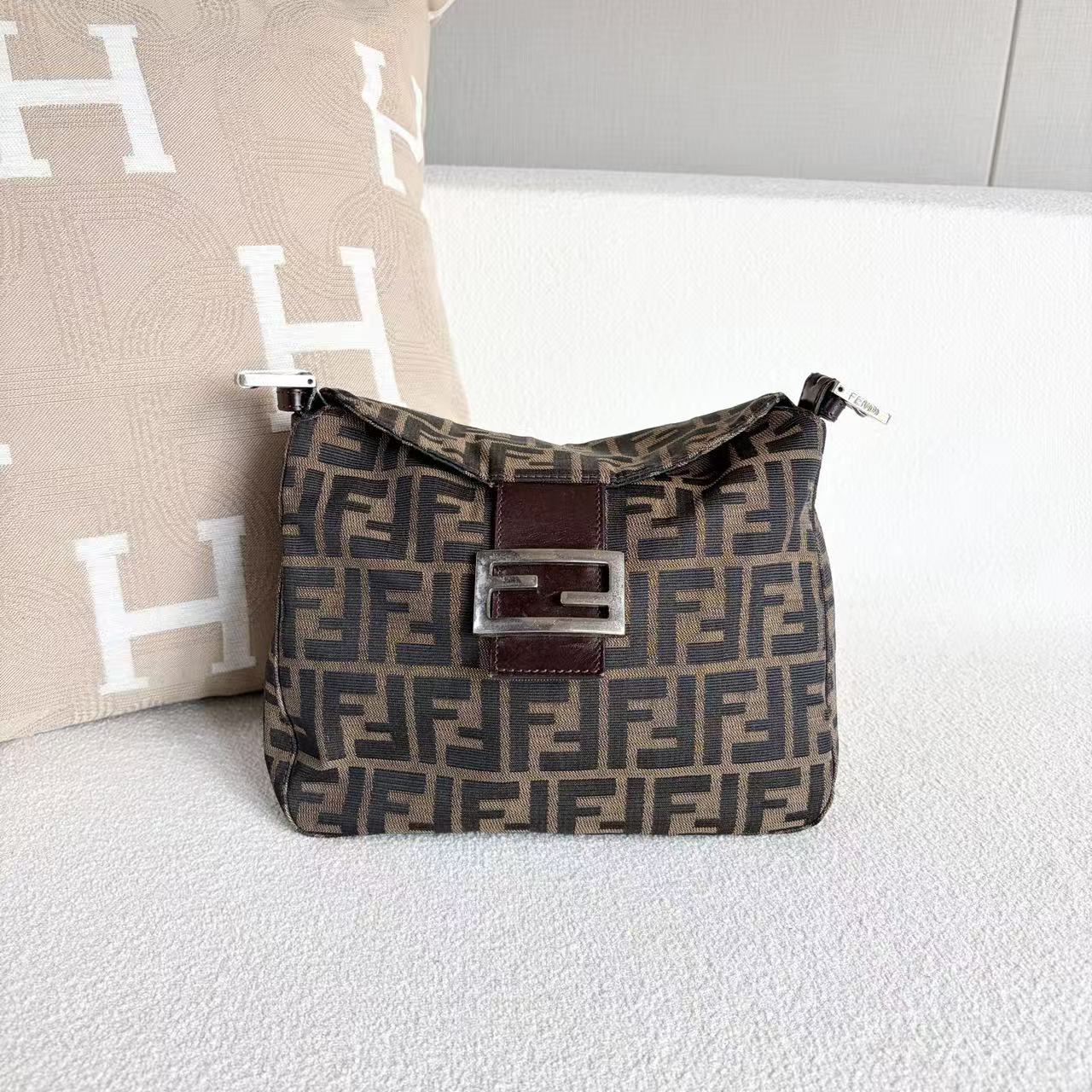 Fendi - Baguette - Canvas and Leather - Brown - (small)