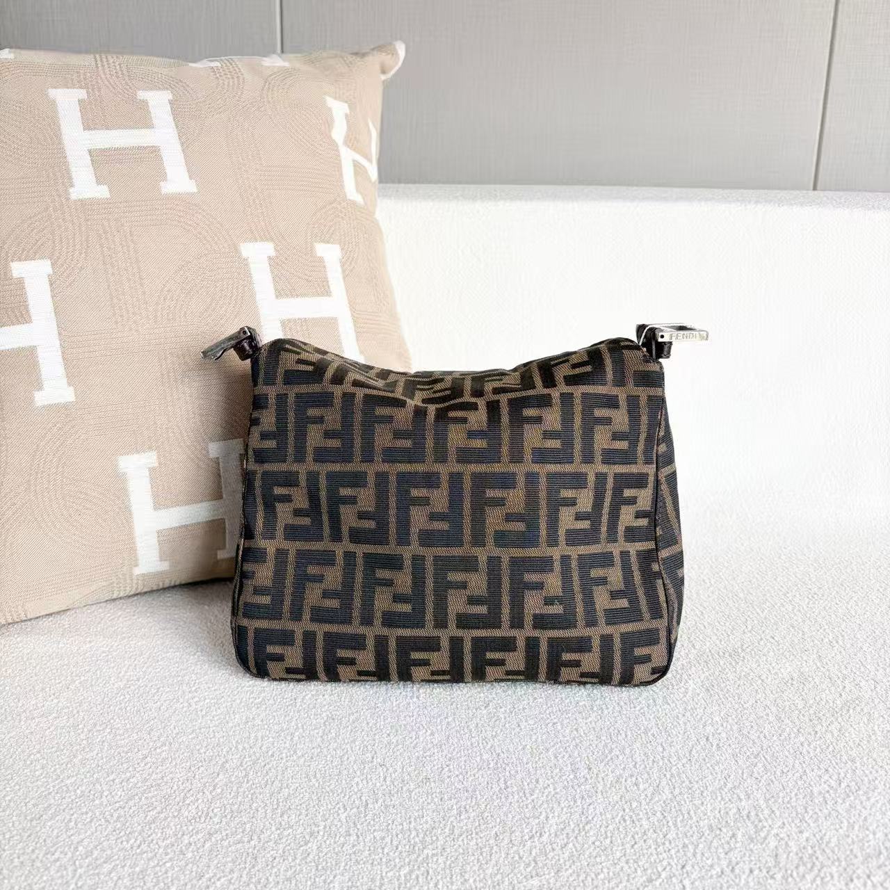Fendi - Baguette - Canvas and Leather - Brown - (small)