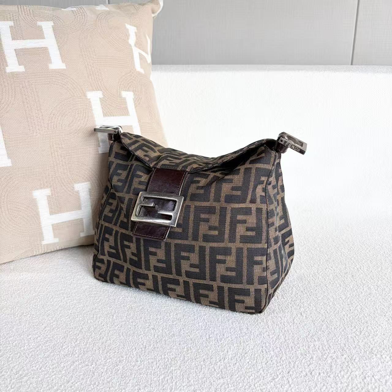 Fendi - Baguette - Canvas and Leather - Brown - (small)