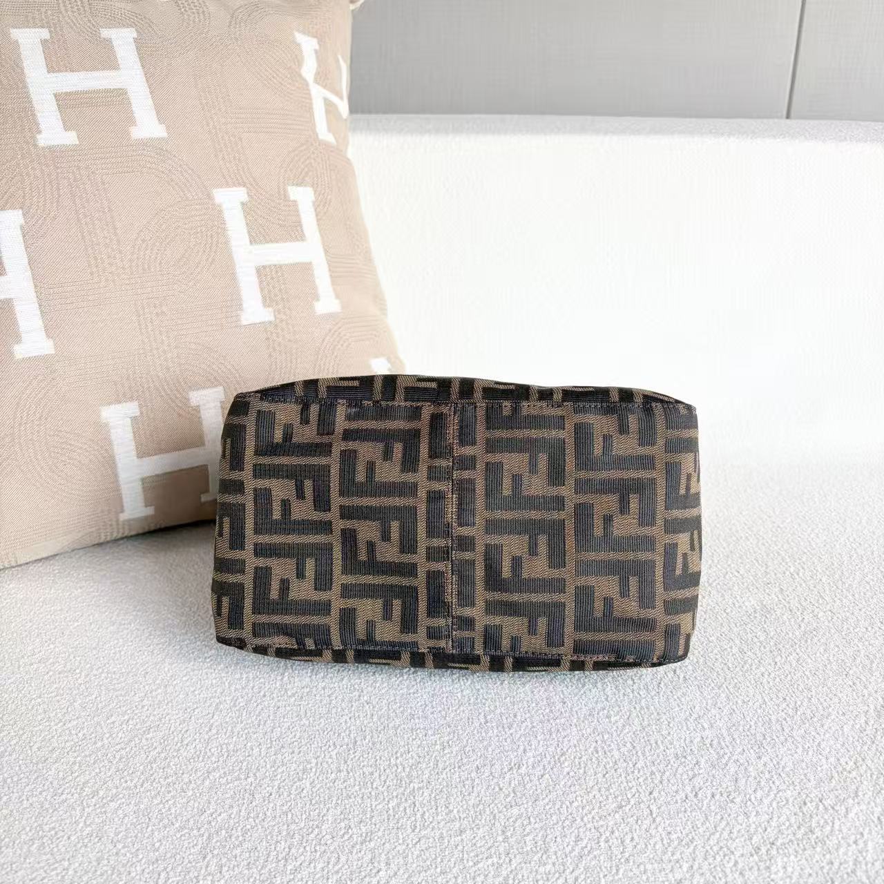 Fendi - Baguette - Canvas and Leather - Brown - (small)