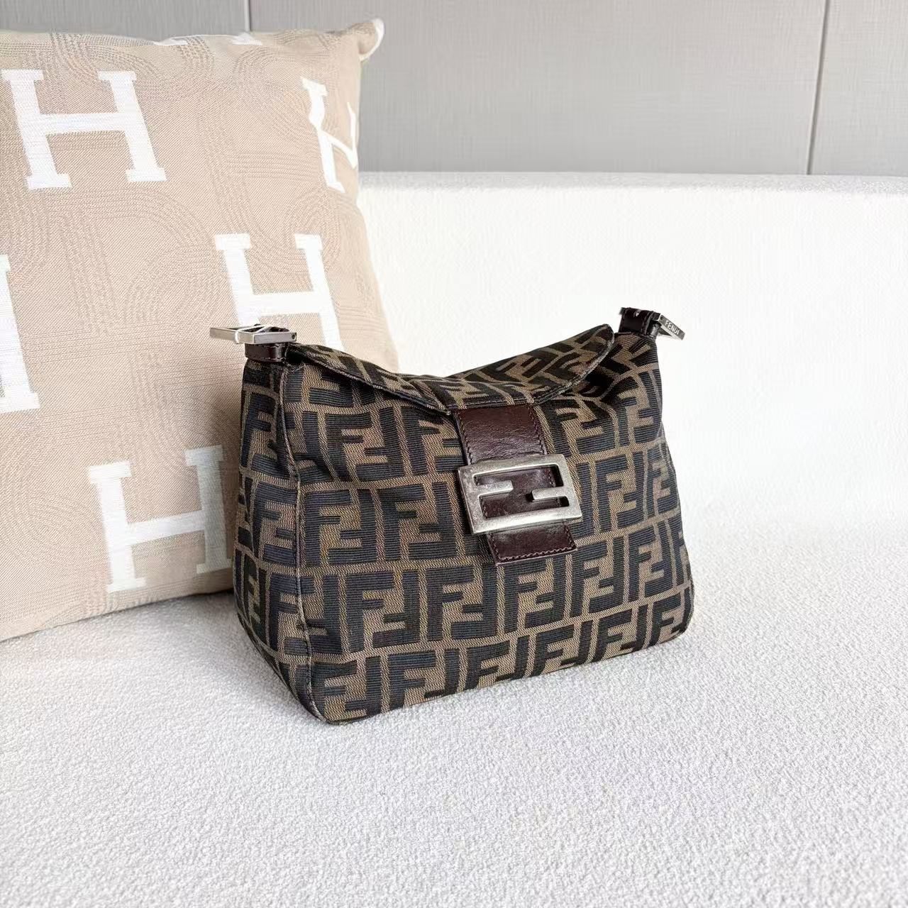 Fendi - Baguette - Canvas and Leather - Brown - (small)