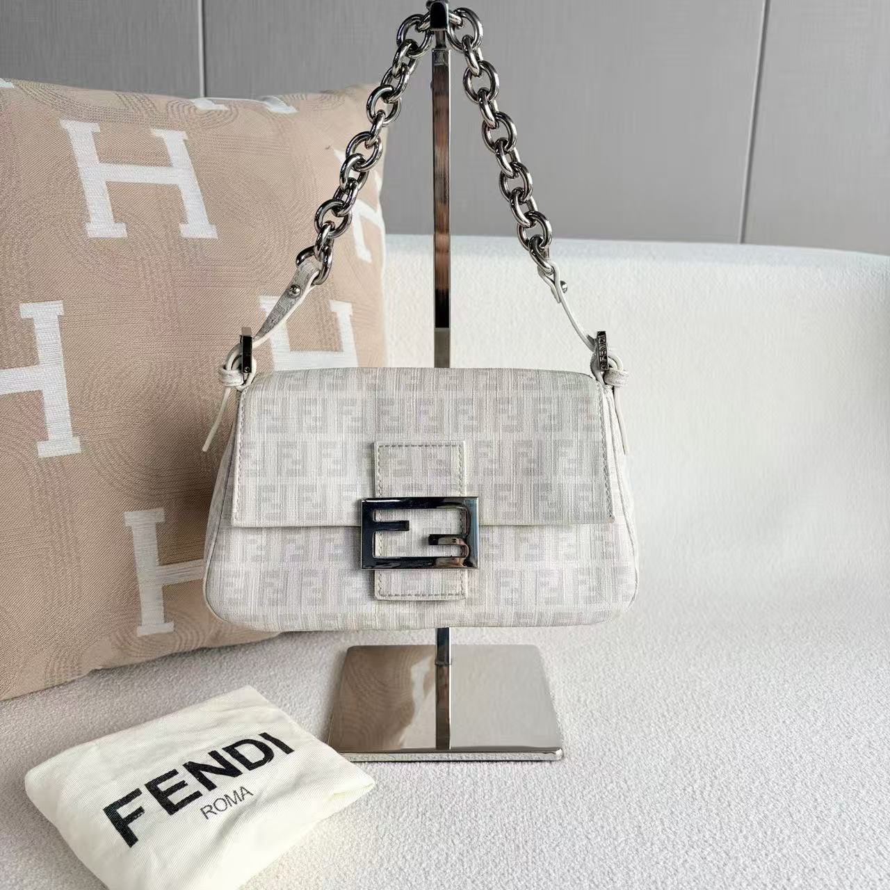 Fendi - Baguette Chain Bag - Coated canvas - Off-white with Grey FF Monogram - (mini)