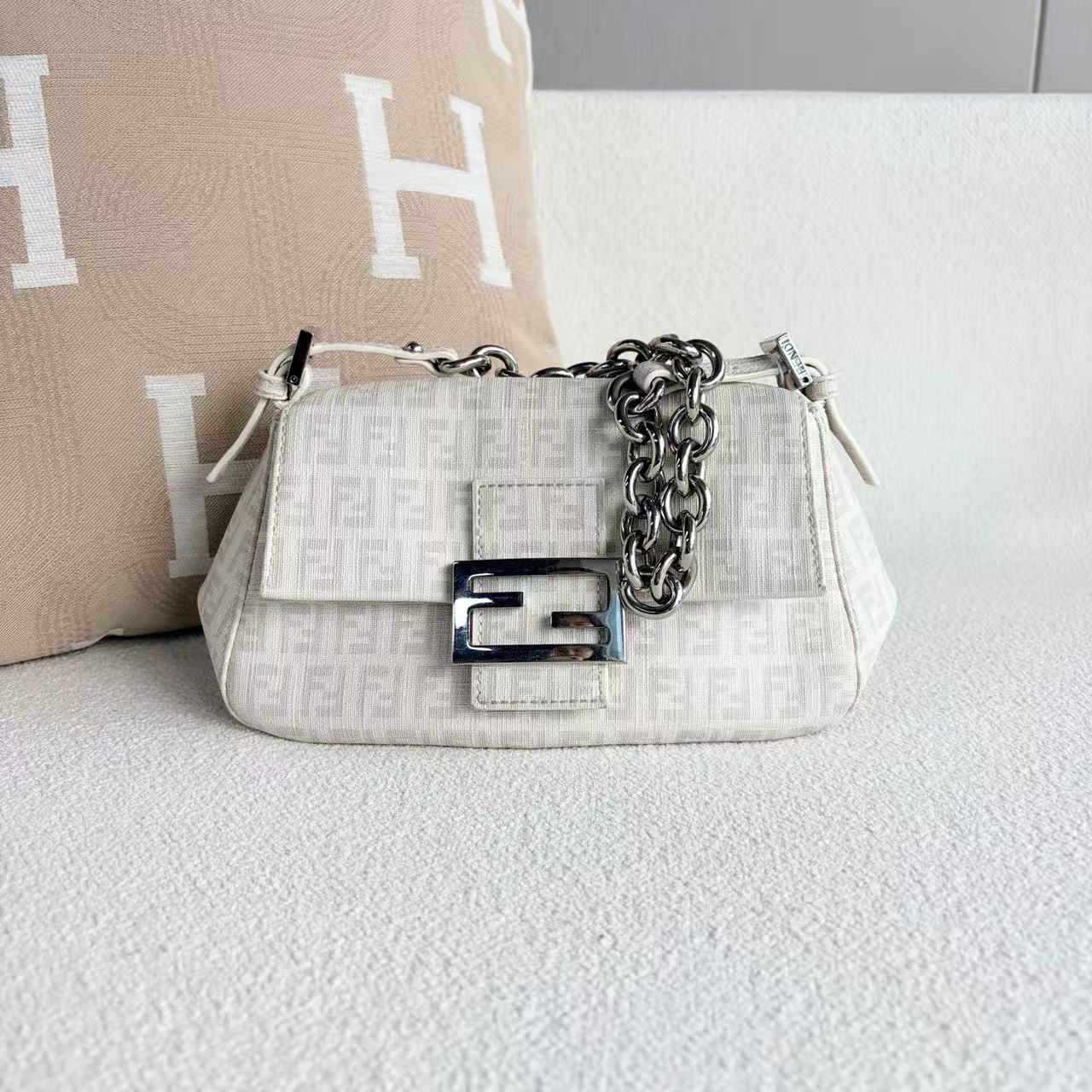 Fendi - Baguette Chain Bag - Coated canvas - Off-white with Grey FF Monogram - (mini)