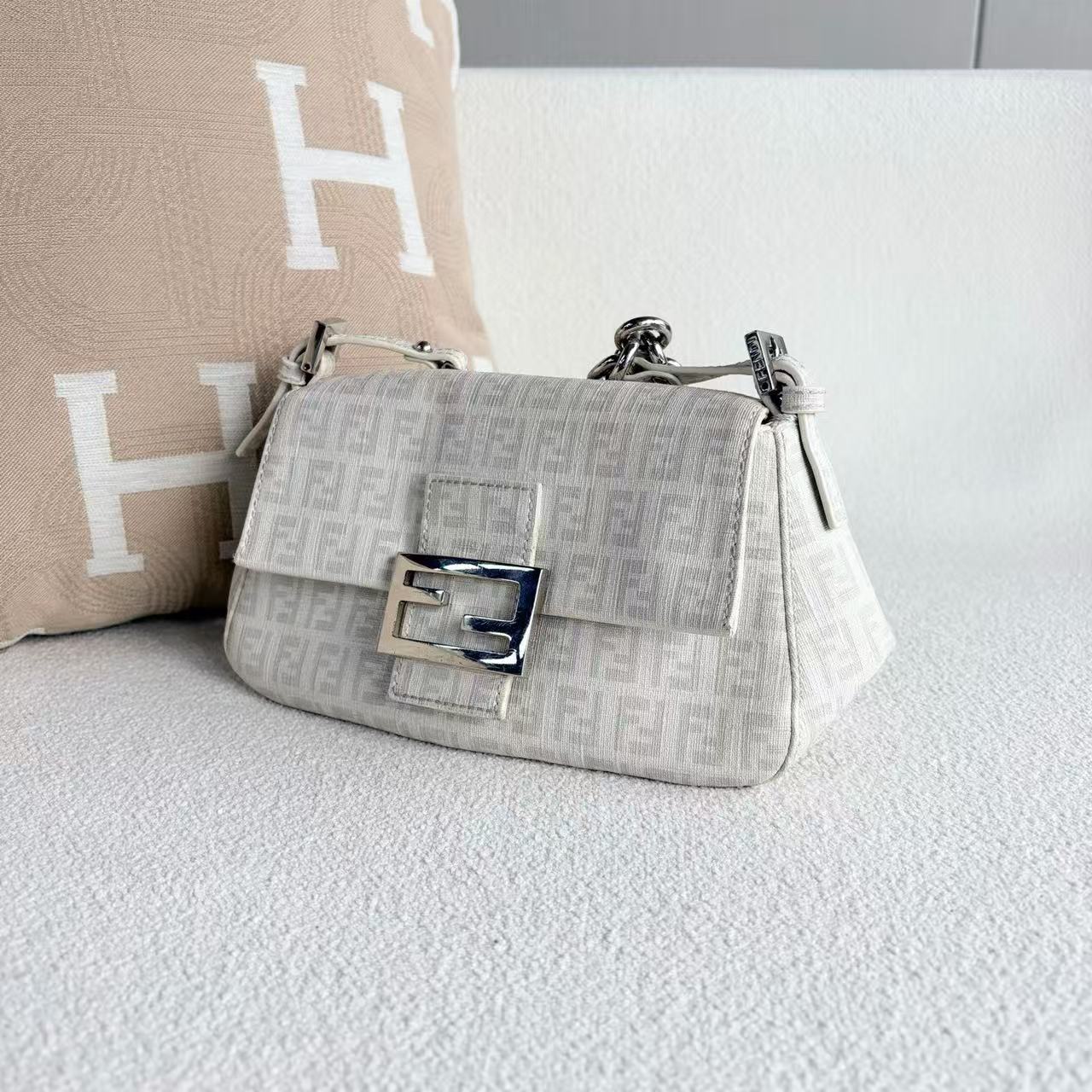 Fendi - Baguette Chain Bag - Coated canvas - Off-white with Grey FF Monogram - (mini)