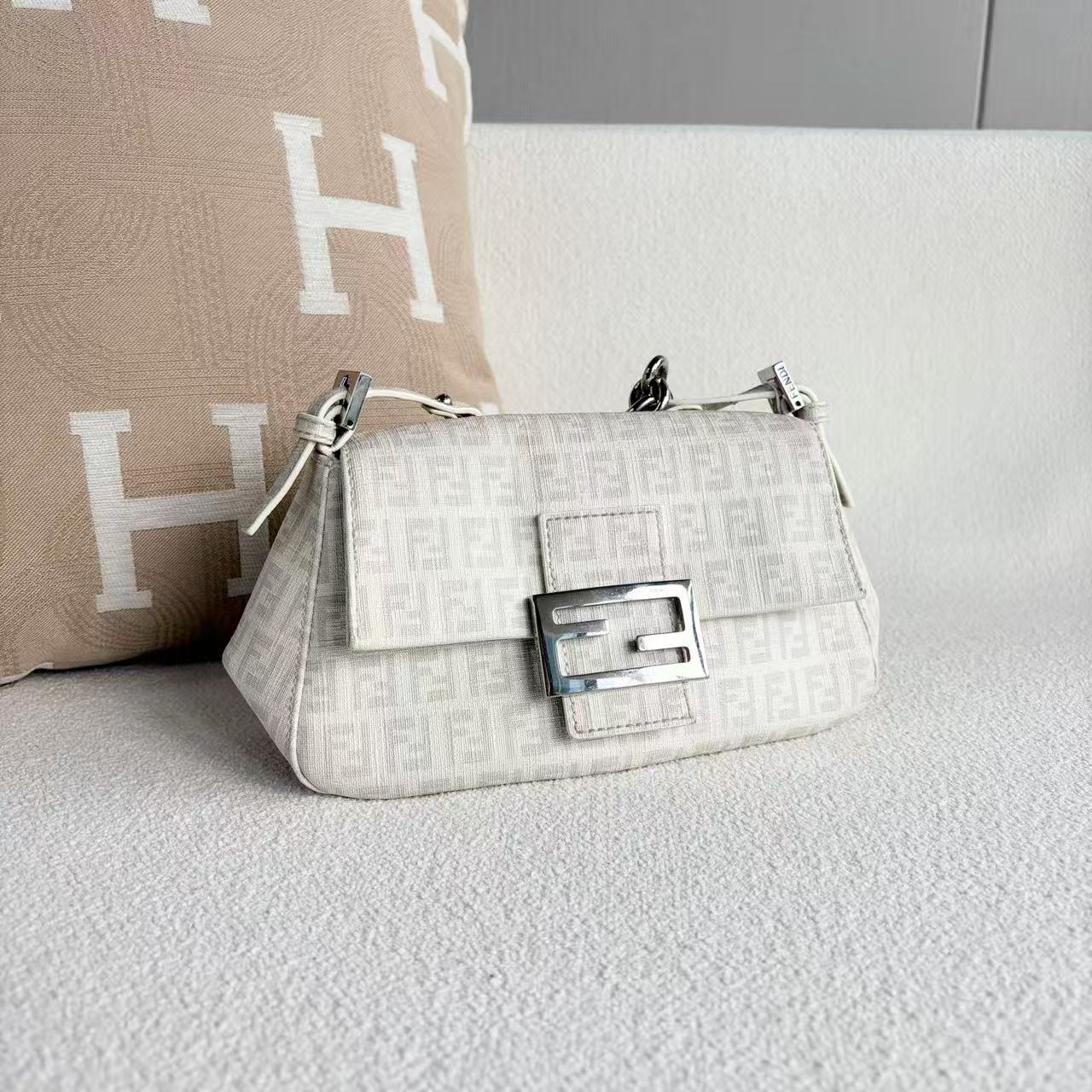 Fendi - Baguette Chain Bag - Coated canvas - Off-white with Grey FF Monogram - (mini)