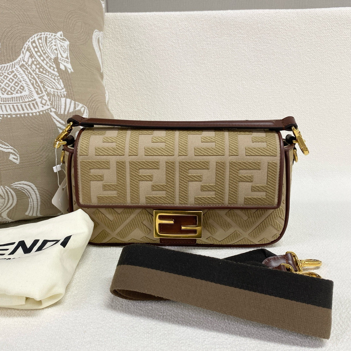 Fendi - Baguette - Cloth - Beige - (small)