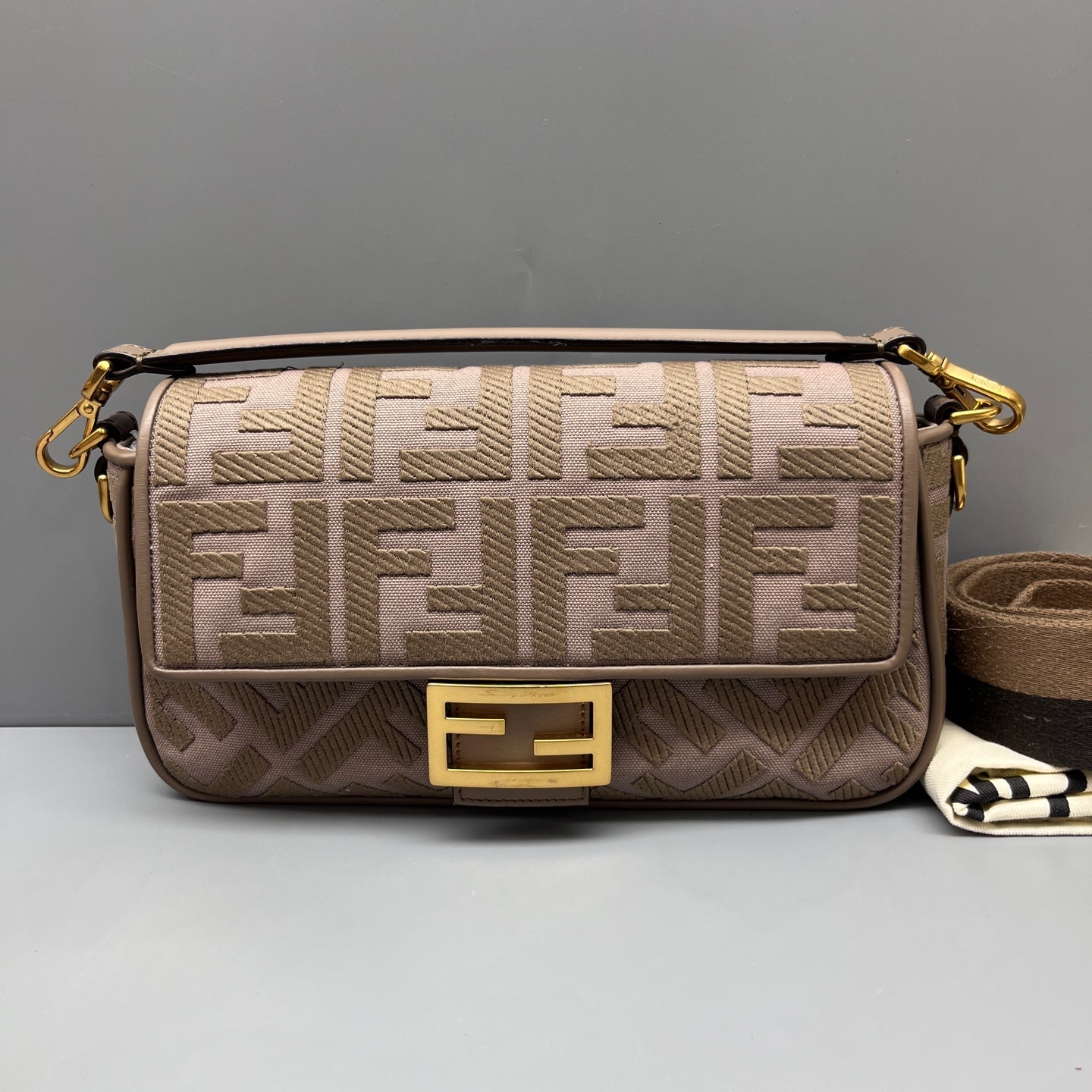 Fendi - Baguette - Cloth - Beige - (small)
