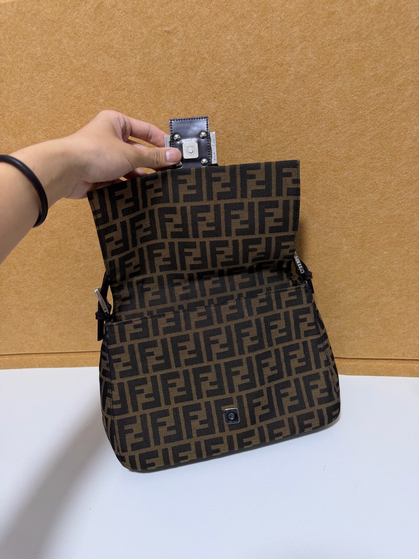 Fendi - Baguette - Cloth - Brown - (large)