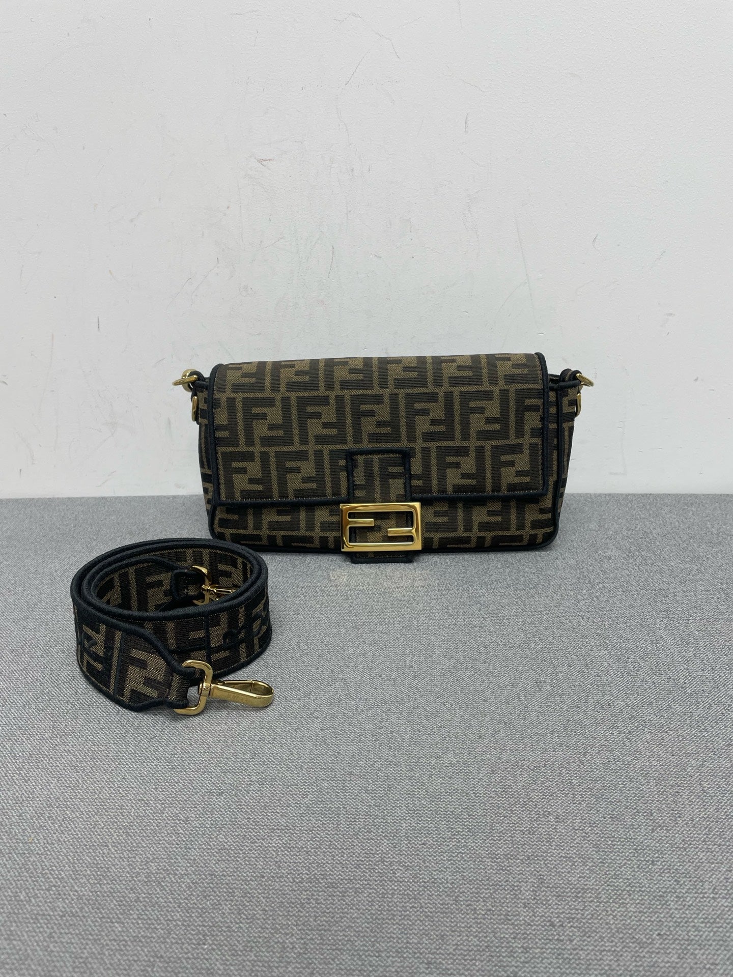 Fendi - Baguette - Cloth - Brown - (medium)
