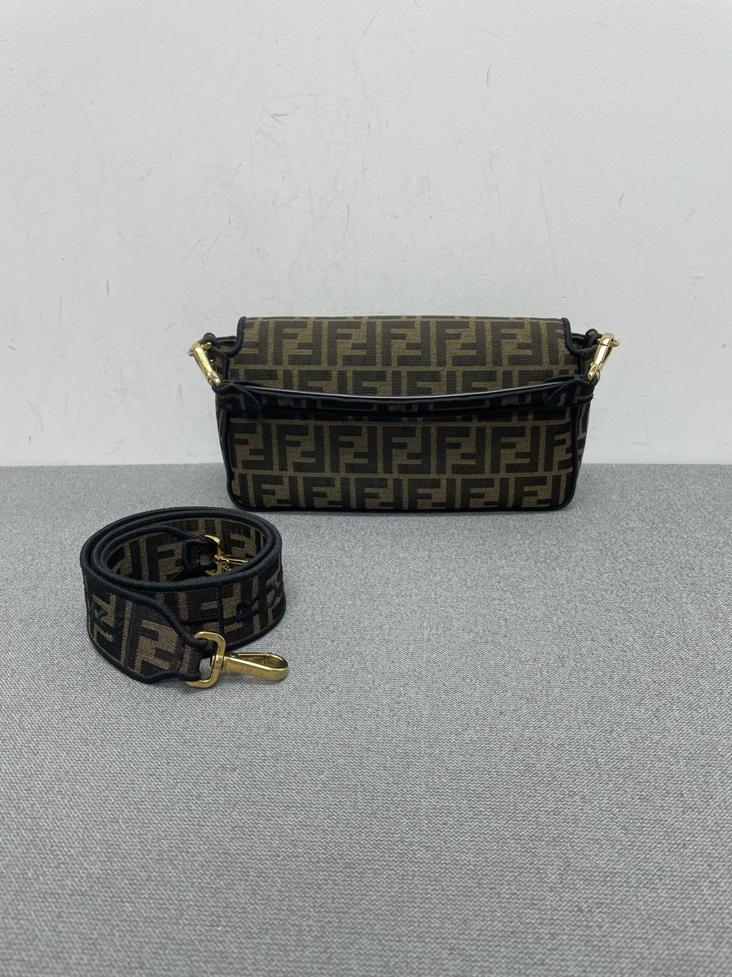 Fendi - Baguette - Cloth - Brown - (medium)