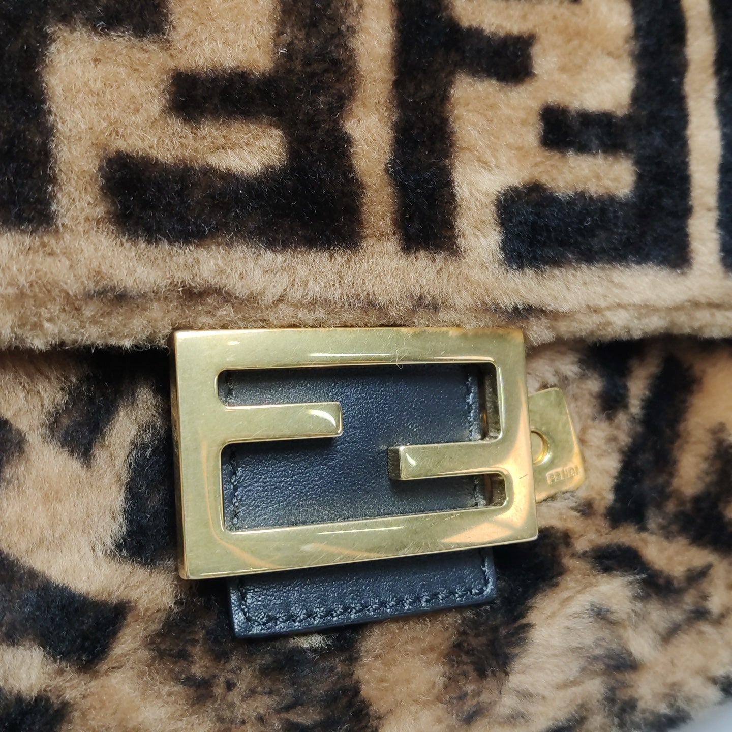 Fendi - Baguette - Fur - Other - Multicolour - (medium)