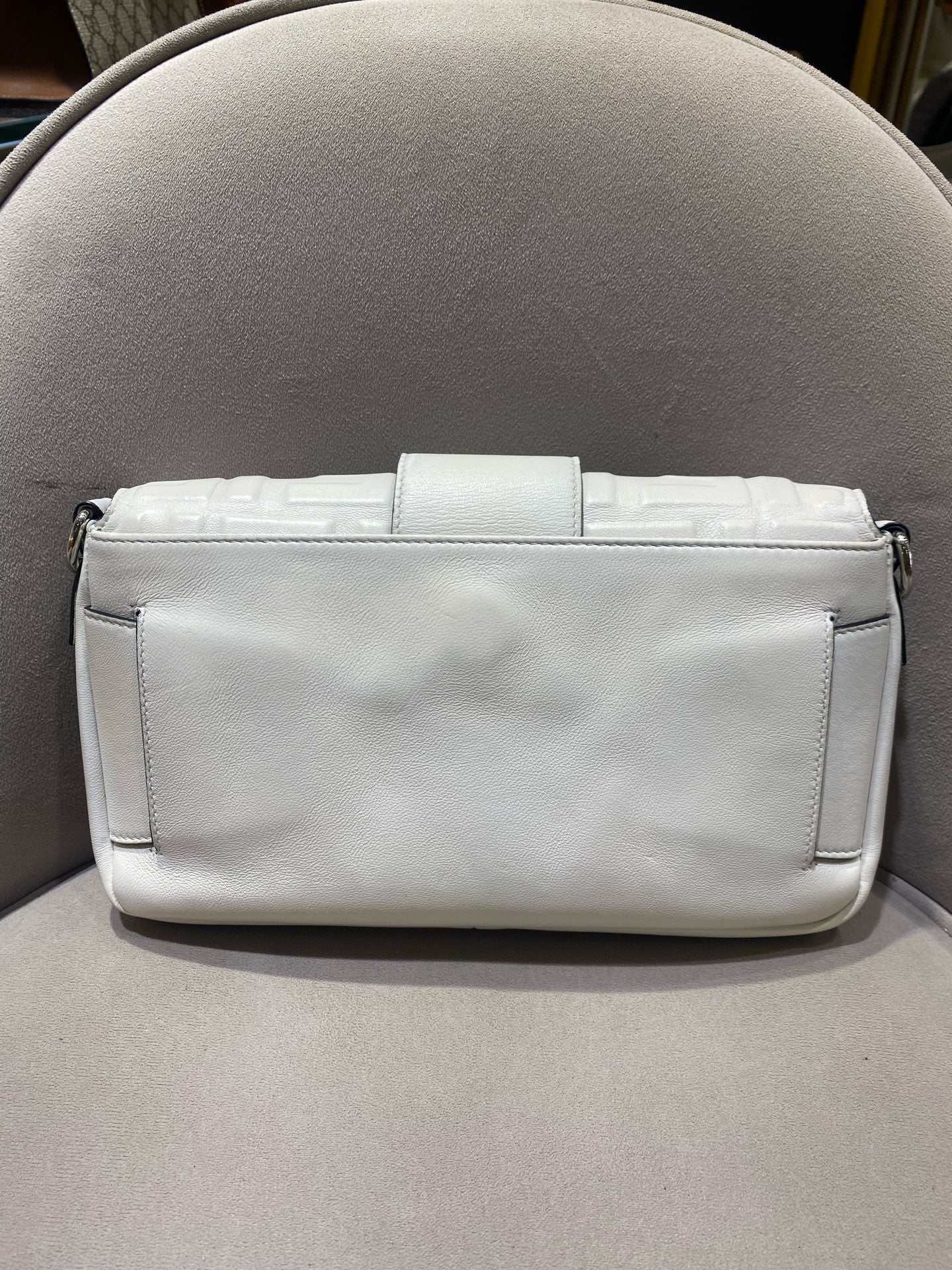 Fendi - Baguette - Grained leather with embossed FF pattern - White - (Medium)