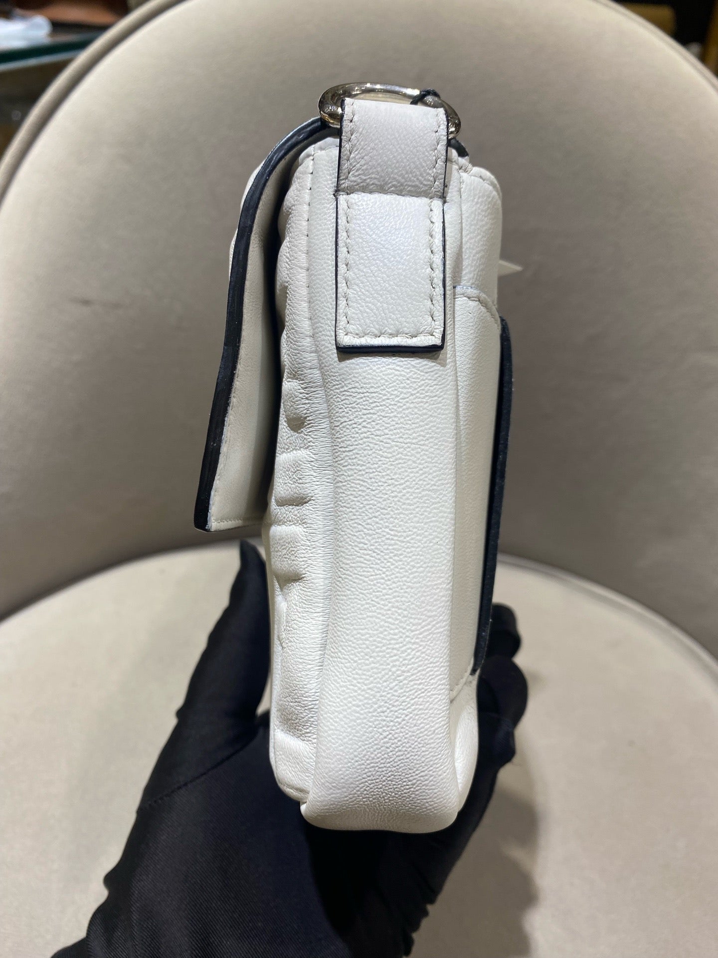 Fendi - Baguette - Grained leather with embossed FF pattern - White - (Medium)