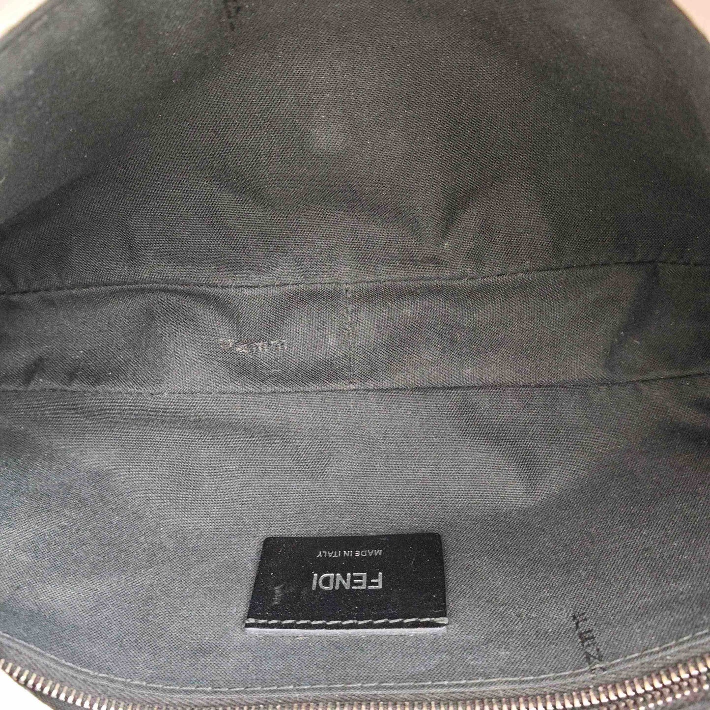 Fendi - Baguette - Grained leather with embossed FF pattern - White - (Medium)