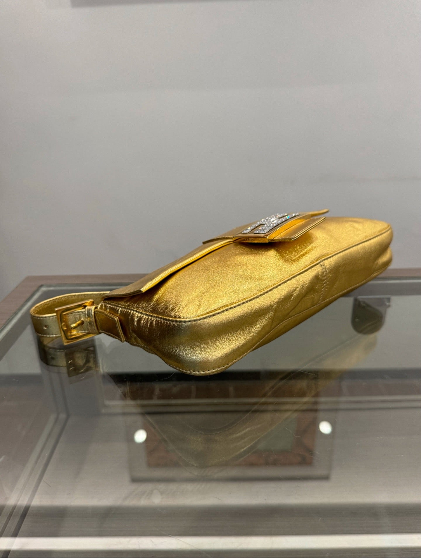 Fendi - Baguette - Leather - Gold - (Medium)