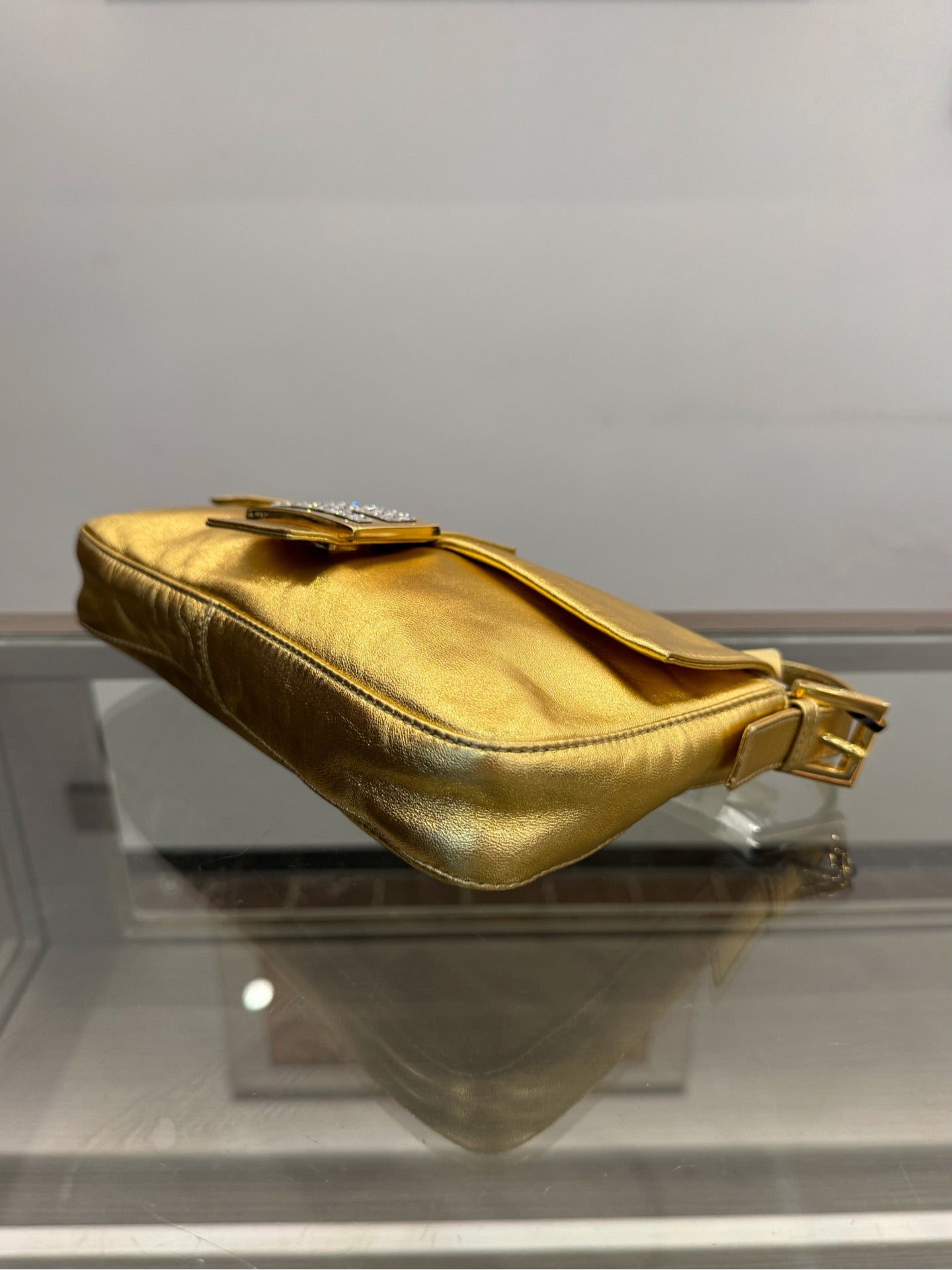 Fendi - Baguette - Leather - Gold - (Medium)