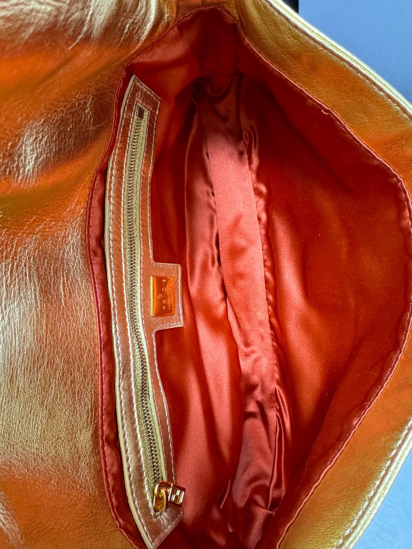 Fendi - Baguette - Leather - Gold - (Medium)