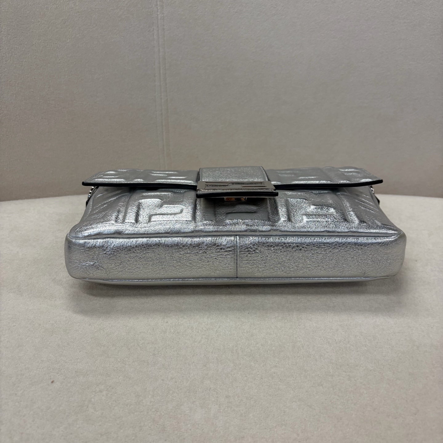 Fendi - Baguette - Leather - Silver - (medium)